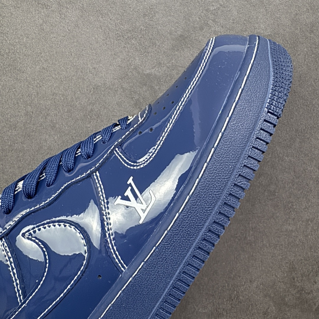图片[5]-【定制版】NIke Air Force 1 \’07 Low “LV联名–琉璃幽蓝” 空军一号低帮 运动鞋 休闲鞋 折边针车 工艺难度大 原楦头原纸板 高端定制鞋盒 原厂鞋底 超高清洁度 细节完美 货号：NH0601-524 尺码：36 36.5 37.5 38 38.5 39 40 40.5 41 42 42.5 43 44 44.5 45-选品中心