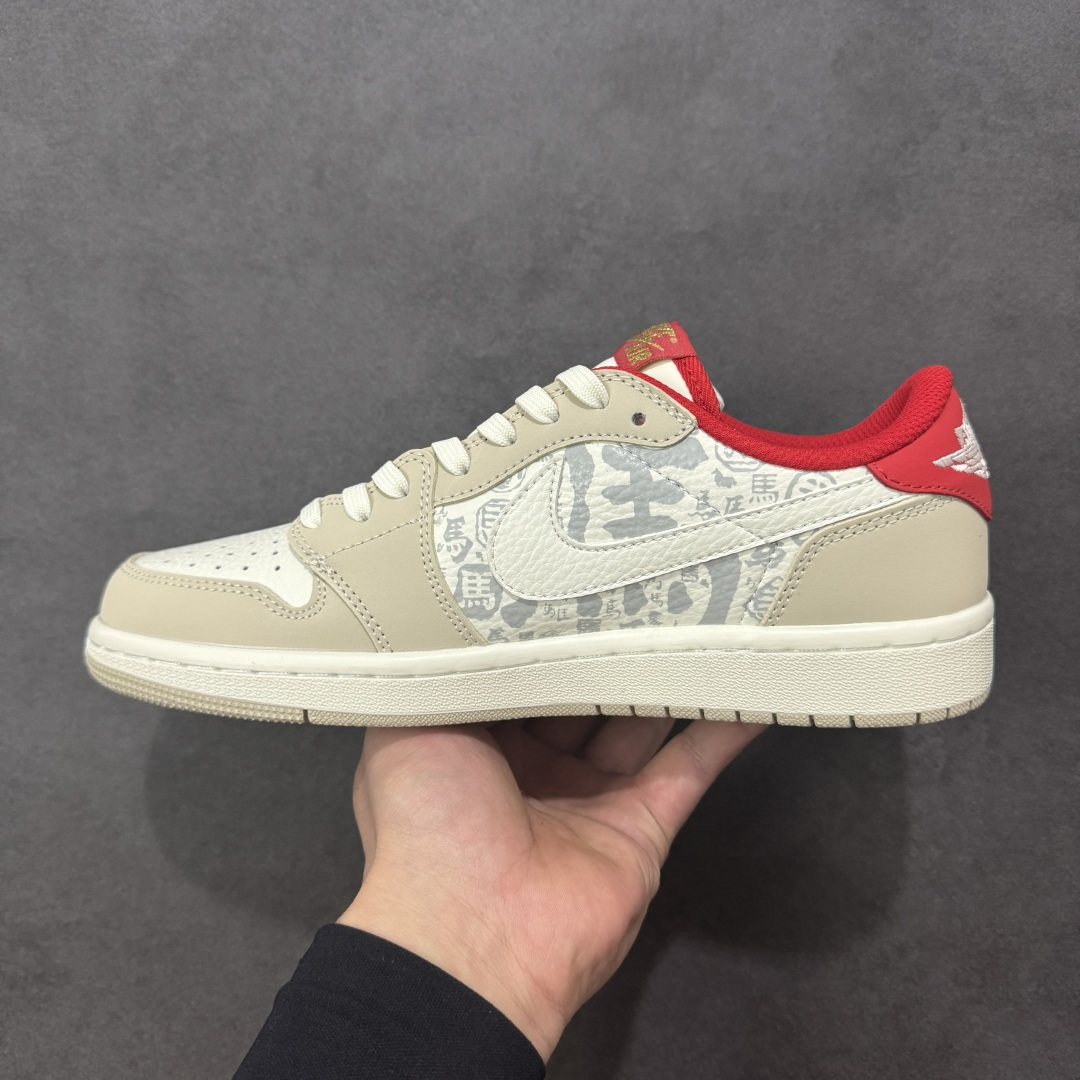 图片[2]-【定制版】高端定制 Travis Scott x Jordan 1 Low 马年限定-素底嫣红 倒勾低帮休闲版本 原厂全头层皮 高级夜光效果 大厂纯原品质出货 纯正版型 定制鞋盒 皮料切割干净无任何毛边 细节完美 超高清洁度 货号：NH0601-062 尺码：36 36.5 37.5 38 38.5 39 40 40.5 41 42 42.5 43 44 44.5 45-选品中心