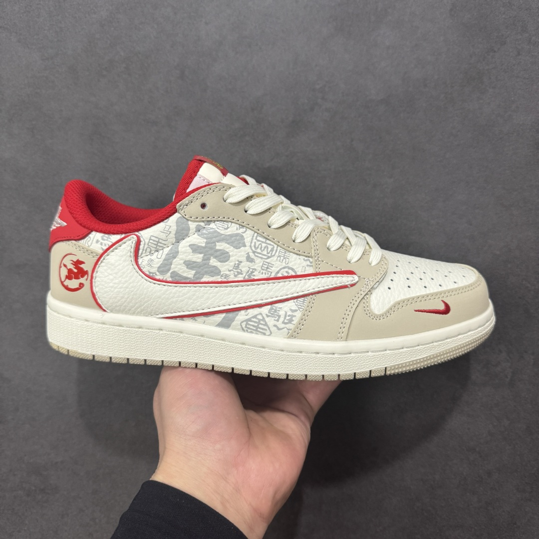 【定制版】高端定制 Travis Scott x Jordan 1 Low 马年限定-素底嫣红 倒勾低帮休闲版本 原厂全头层皮 高级夜光效果 大厂纯原品质出货 纯正版型 定制鞋盒 皮料切割干净无任何毛边 细节完美 超高清洁度 货号：NH0601-062 尺码：36 36.5 37.5 38 38.5 39 40 40.5 41 42 42.5 43 44 44.5 45-选品中心