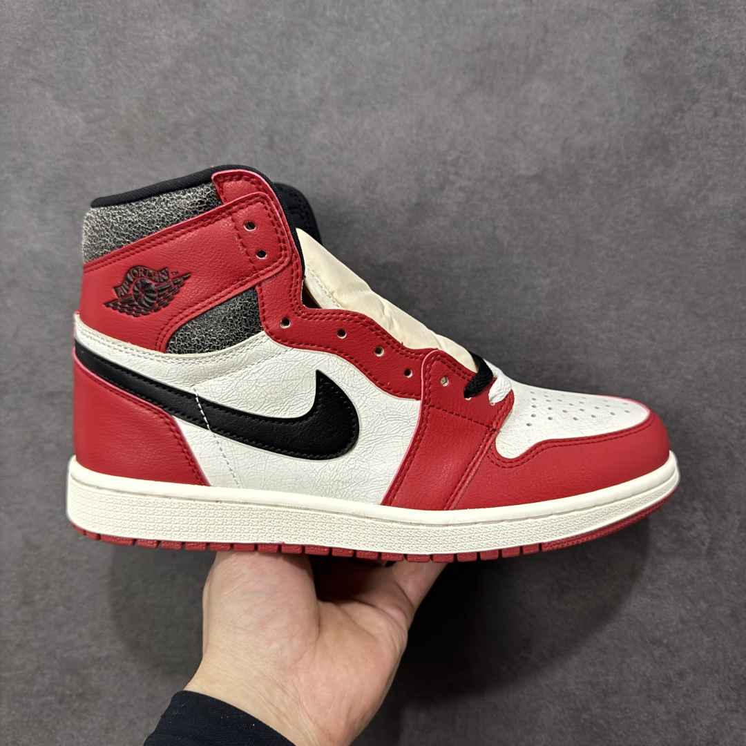 【H11版本】耐克Nike Air Jordan 1 Retro High OG AJ1代经典复古经典高帮百搭文化篮球鞋 DZ5485-612 公司级真标半码制#原档案原数据开发版型#采用荔枝纹头层皮革鞋面材质#原厂立体填充鞋舌海绵#中底注胶孔及缜密中底拉帮工艺#原数据开发模具大底 尺码： 35.5 36 36.5 37.5 38 38.5 39 40 40.5 41 42 42.5 43 44 44.5 45 46 47.5 48.5 编码：H11B290300-选品中心