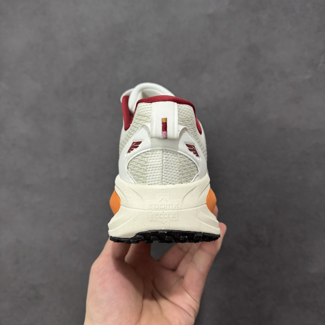 图片[4]-【公司级】NK Zoom VOMERO 18 轻量跑鞋 耐克网透面气 训跑练步鞋 外贸专供订单 原厂折返国内销售 国外专柜标准数据开发 拥有 Zoom Air 一如既往的稳定感和流畅感 鞋面采用工程网眼设计 为特定高热区域营造出色透气性 进一步增加鞋面的穿孔数量 让足部能够快速散热 中足搭配 Flywire 飞线 在高速运动时营造舒适稳定的贴合感 内置Zoon气垫加持 动力十足 ！ 货号：IQ1131-120 尺码：36-46-选品中心