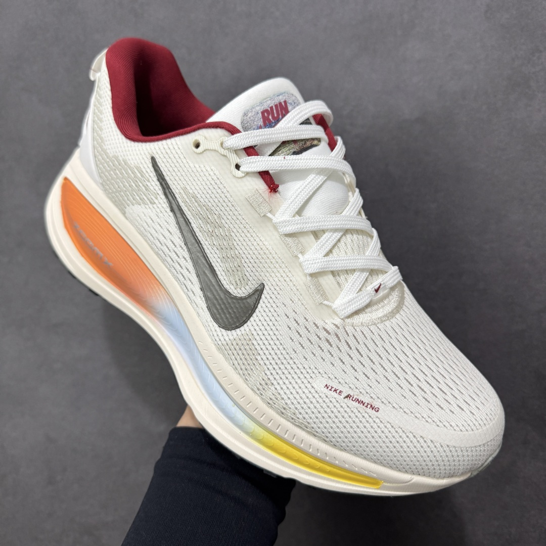 图片[3]-【公司级】NK Zoom VOMERO 18 轻量跑鞋 耐克网透面气 训跑练步鞋 外贸专供订单 原厂折返国内销售 国外专柜标准数据开发 拥有 Zoom Air 一如既往的稳定感和流畅感 鞋面采用工程网眼设计 为特定高热区域营造出色透气性 进一步增加鞋面的穿孔数量 让足部能够快速散热 中足搭配 Flywire 飞线 在高速运动时营造舒适稳定的贴合感 内置Zoon气垫加持 动力十足 ！ 货号：IQ1131-120 尺码：36-46-选品中心