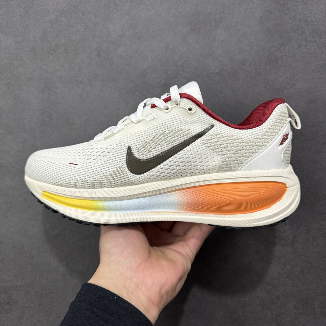 图片[2]-【公司级】NK Zoom VOMERO 18 轻量跑鞋 耐克网透面气 训跑练步鞋 外贸专供订单 原厂折返国内销售 国外专柜标准数据开发 拥有 Zoom Air 一如既往的稳定感和流畅感 鞋面采用工程网眼设计 为特定高热区域营造出色透气性 进一步增加鞋面的穿孔数量 让足部能够快速散热 中足搭配 Flywire 飞线 在高速运动时营造舒适稳定的贴合感 内置Zoon气垫加持 动力十足 ！ 货号：IQ1131-120 尺码：36-46-选品中心