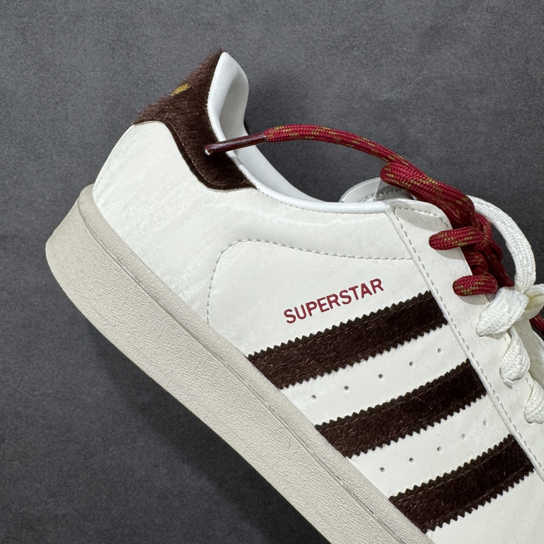 图片[6]-【公司级】AD Originals Superstar 2 CNY 马年白棕红贝壳头 原装公司级实拍 采用全新头层拼接皮革材质 后跟采用特色3D立体印字 渠道正品订单 诠释市场最高工艺水平 全鞋进口头层皮料打造。区别市面普通真标版本，进出专柜无压力 货号：KJ6293 尺码：35.5-45-选品中心
