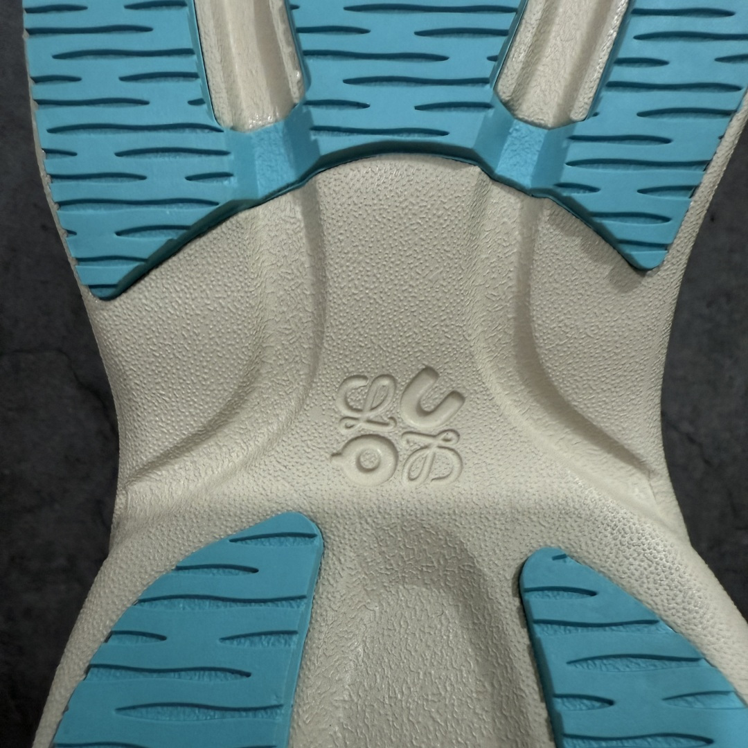 图片[11]-【莞产顶级】LOEWE罗意威 x ON昂跑 联名款 Cloudsolo系列 •原鞋一致橡胶底 原版高弹MD 加爆米花料 •正确后跟小蛮腰 •Logo立体有光泽度 •正确鞋头饱满立体 •鞋舌TPU立体高频 •正确鞋面网布多层厚实材料 •后跟织带高频立体 织带上浆加硬 •正确鞋带头滴胶柔软 •正确鞋垫前薄后厚有弹性（欧奈斯材料，非普通海玻璃） 尺码：36 36.5 37 37.5 38 38.5 39 40 40.5 41 42 42.5 43 44 44.5 45 46（真半码）-选品中心