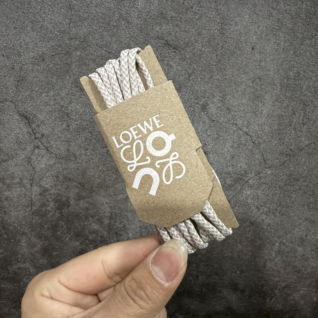 图片[12]-【莞产顶级】LOEWE罗意威 x ON昂跑 联名款 Cloudsolo系列 •原鞋一致橡胶底 原版高弹MD 加爆米花料 •正确后跟小蛮腰 •Logo立体有光泽度 •正确鞋头饱满立体 •鞋舌TPU立体高频 •正确鞋面网布多层厚实材料 •后跟织带高频立体 织带上浆加硬 •正确鞋带头滴胶柔软 •正确鞋垫前薄后厚有弹性（欧奈斯材料，非普通海玻璃） 尺码：36 36.5 37 37.5 38 38.5 39 40 40.5 41 42 42.5 43 44 44.5 45 46（真半码）-选品中心