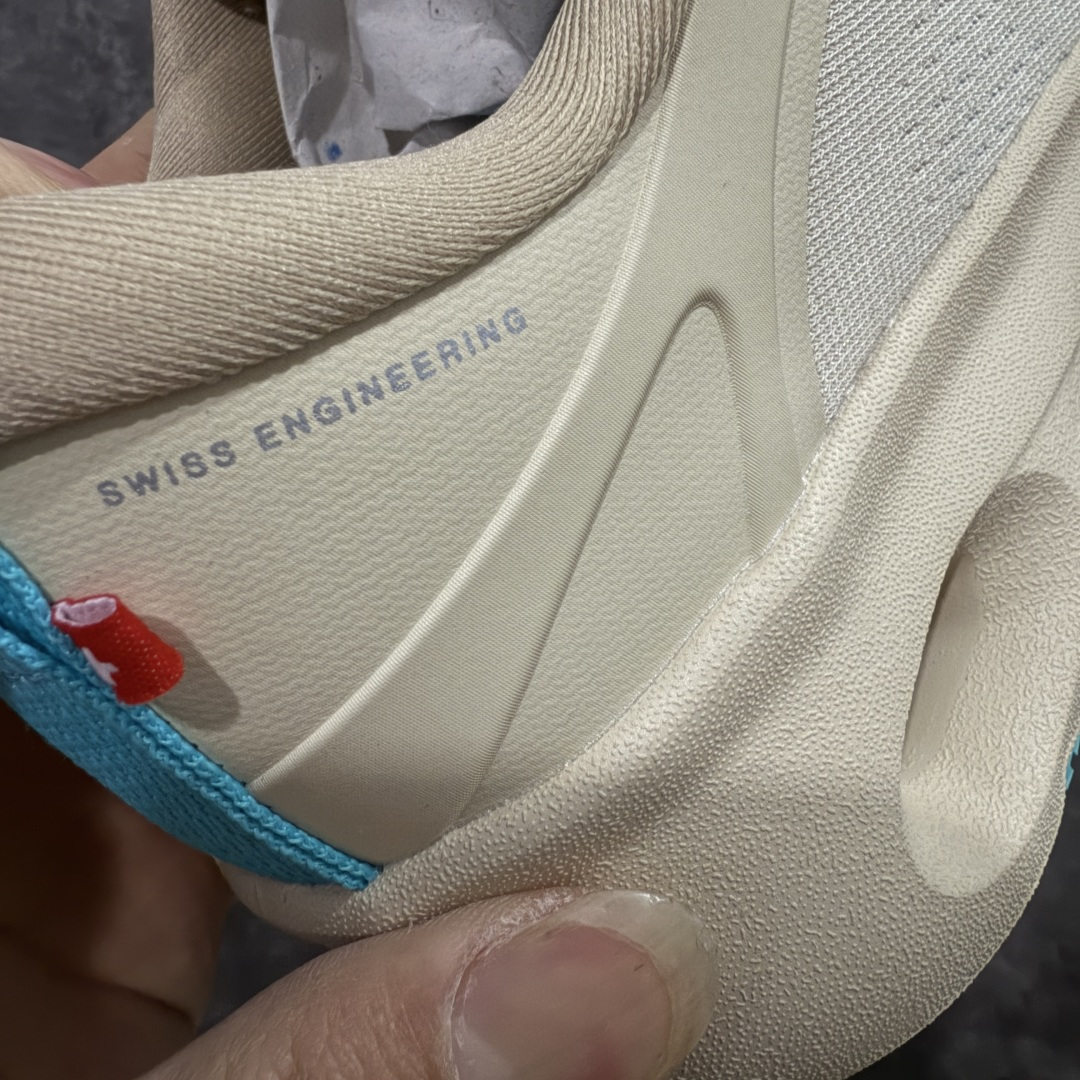 图片[3]-【莞产顶级】LOEWE罗意威 x ON昂跑 联名款 Cloudsolo系列 •原鞋一致橡胶底 原版高弹MD 加爆米花料 •正确后跟小蛮腰 •Logo立体有光泽度 •正确鞋头饱满立体 •鞋舌TPU立体高频 •正确鞋面网布多层厚实材料 •后跟织带高频立体 织带上浆加硬 •正确鞋带头滴胶柔软 •正确鞋垫前薄后厚有弹性（欧奈斯材料，非普通海玻璃） 尺码：36 36.5 37 37.5 38 38.5 39 40 40.5 41 42 42.5 43 44 44.5 45 46（真半码）-选品中心