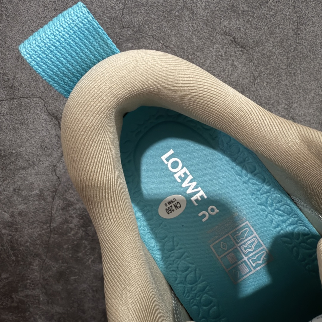 图片[9]-【莞产顶级】LOEWE罗意威 x ON昂跑 联名款 Cloudsolo系列 •原鞋一致橡胶底 原版高弹MD 加爆米花料 •正确后跟小蛮腰 •Logo立体有光泽度 •正确鞋头饱满立体 •鞋舌TPU立体高频 •正确鞋面网布多层厚实材料 •后跟织带高频立体 织带上浆加硬 •正确鞋带头滴胶柔软 •正确鞋垫前薄后厚有弹性（欧奈斯材料，非普通海玻璃） 尺码：36 36.5 37 37.5 38 38.5 39 40 40.5 41 42 42.5 43 44 44.5 45 46（真半码）-选品中心