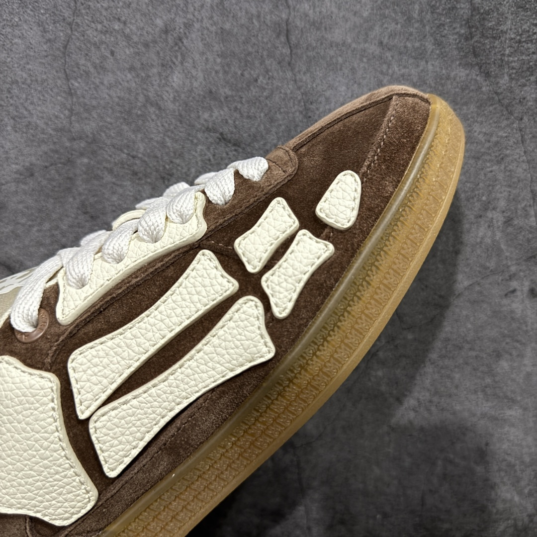 图片[6]-【莞产礼盒版】Amiri 2025 sunset skate情侣款星星鞋骨头德训鞋微面包形体，多层真皮制作的骨头编织图案立体感更强微厚鞋底，反绒皮质拼接，细节丰富，一切元素都拿捏得刚刚好！ 搭配指数高，舒适度和时髦度双双在线！ 面料：认准原版头层牛皮(非市场修面牛皮) 内里：原版内里 鞋底：原版开模鞋底 尺码：39-45（45定制不退不换，39-40备注男女玛）-选品中心