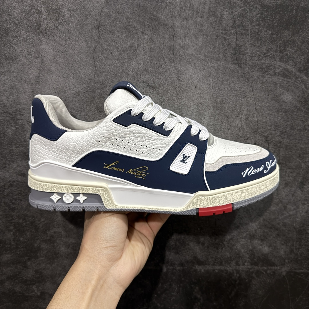【YS纯原】广奢高端货 LOUIS VUITTON 路易威登 LV Trainer系列 ✦ 原楦原纸版开模,鞋型立体饱满 ✦ 零毛边、零溢胶、零线头瑕疵 ✦ 细节与原版一致 区分市面通货 ✦ 多层叠片+电脑针车,针距密度一致 ✦ Monogram浮雕+3D高频压纹 ✦ 多密度发泡中底:支撑回弹媲美专柜 ✦ 原装橡胶大底:含胶量高、纹路深、双拼接零偏差 ✦ ZP级原装包装:专柜款鞋盒+防尘袋+说明书 尺码:39-45-选品中心