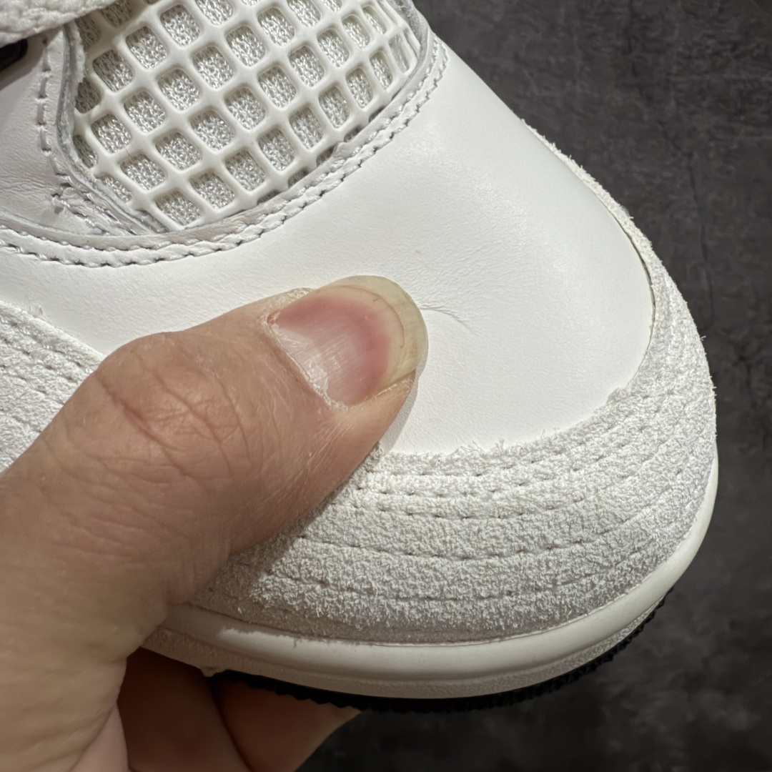 图片[5]-【TK至尊版】Air Jordan 4 Retro \”Flight Club\” AJ4 乔4飞行俱乐部 IM4002-100 原汁原味完美呈现四代版型 一比一鞋头弧度高度趴度鞋身弧度 原厂麂皮绒皮料材质 数据细节工艺流程均保持公司一致 细节品控鞋型随意秒杀市面版本 原厂TPU网格鞋带扣 正确内里网布 菱角分明不变形无多余毛边 柔软性质感一致于原鞋 原厂织唛标 原厂飞人电绣工艺 独家绑鞋带手法 印刷中底布 四线拉帮 米色美纹纸贴合固定 进口港宝加持 后跟自然饱满 全鞋荧光划线卡点 追求极致完美 每一双都是工艺品 多重QC质检 超越公司货的品控标准 实实在在的免检产品 尺码：40 40.5 41 42 42.5 43 44 44.5 45 46 47.5-选品中心