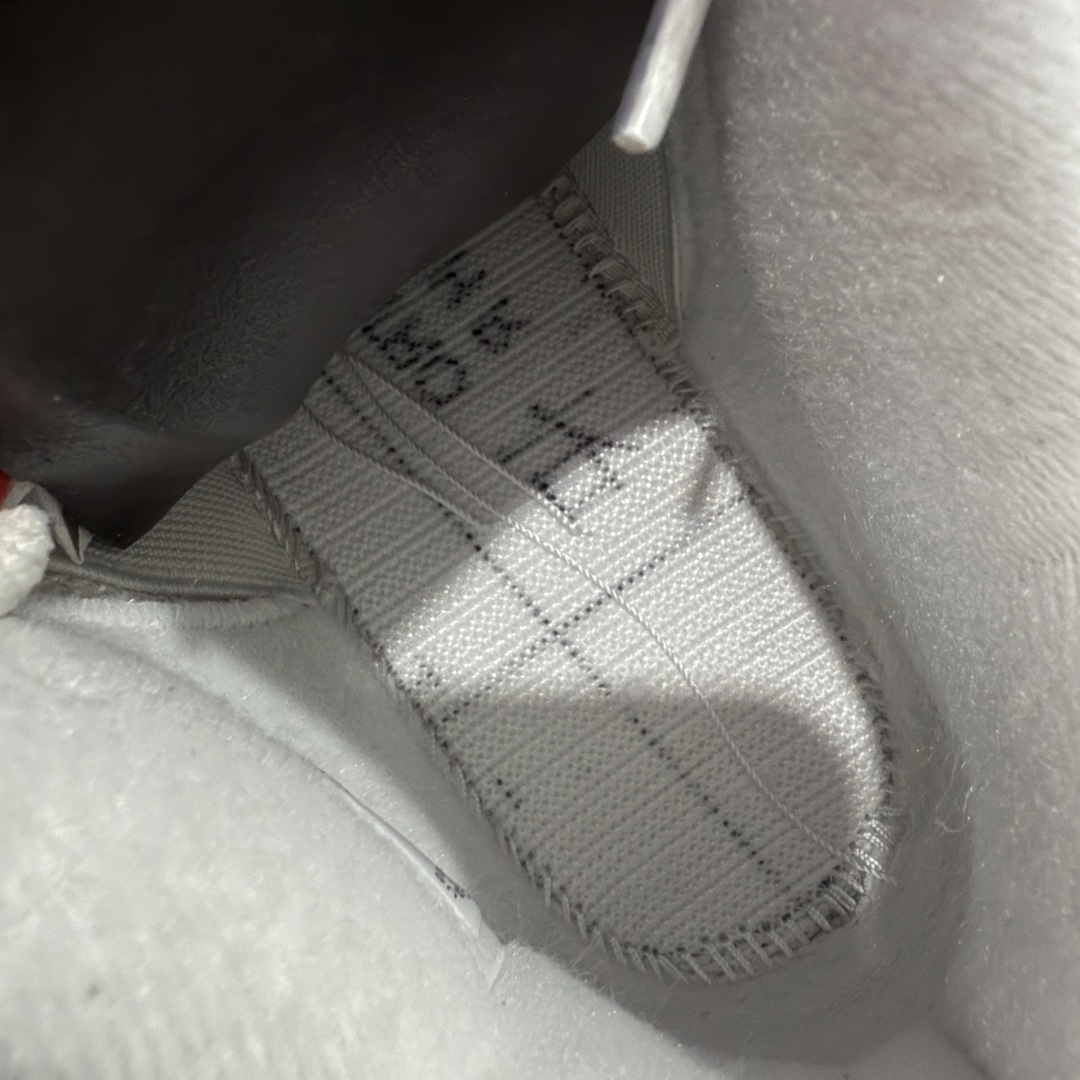 图片[8]-【TK至尊版】Air Jordan 4 Retro \”Flight Club\” AJ4 乔4飞行俱乐部 IM4002-100 原汁原味完美呈现四代版型 一比一鞋头弧度高度趴度鞋身弧度 原厂麂皮绒皮料材质 数据细节工艺流程均保持公司一致 细节品控鞋型随意秒杀市面版本 原厂TPU网格鞋带扣 正确内里网布 菱角分明不变形无多余毛边 柔软性质感一致于原鞋 原厂织唛标 原厂飞人电绣工艺 独家绑鞋带手法 印刷中底布 四线拉帮 米色美纹纸贴合固定 进口港宝加持 后跟自然饱满 全鞋荧光划线卡点 追求极致完美 每一双都是工艺品 多重QC质检 超越公司货的品控标准 实实在在的免检产品 尺码：40 40.5 41 42 42.5 43 44 44.5 45 46 47.5-选品中心