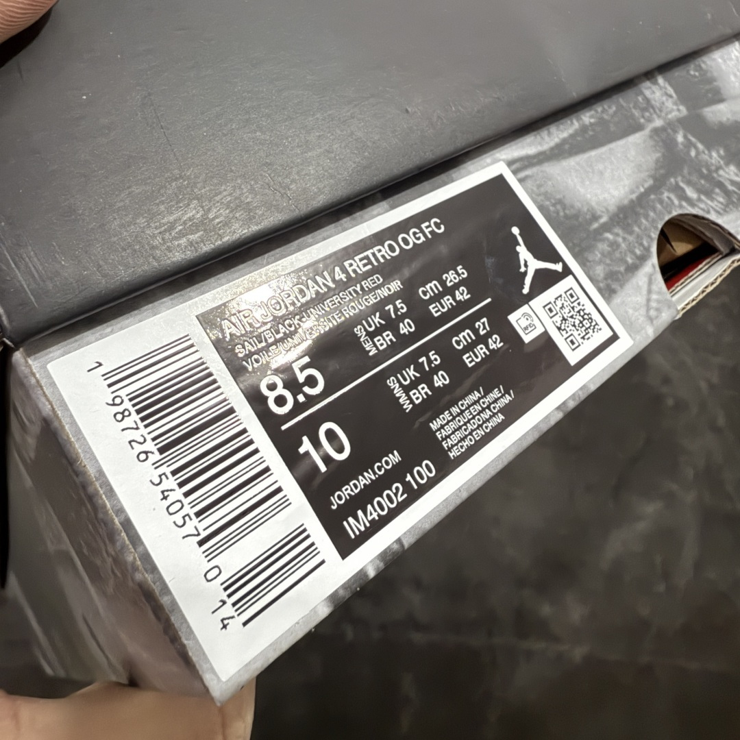 图片[10]-【TK至尊版】Air Jordan 4 Retro \”Flight Club\” AJ4 乔4飞行俱乐部 IM4002-100 原汁原味完美呈现四代版型 一比一鞋头弧度高度趴度鞋身弧度 原厂麂皮绒皮料材质 数据细节工艺流程均保持公司一致 细节品控鞋型随意秒杀市面版本 原厂TPU网格鞋带扣 正确内里网布 菱角分明不变形无多余毛边 柔软性质感一致于原鞋 原厂织唛标 原厂飞人电绣工艺 独家绑鞋带手法 印刷中底布 四线拉帮 米色美纹纸贴合固定 进口港宝加持 后跟自然饱满 全鞋荧光划线卡点 追求极致完美 每一双都是工艺品 多重QC质检 超越公司货的品控标准 实实在在的免检产品 尺码：40 40.5 41 42 42.5 43 44 44.5 45 46 47.5-选品中心