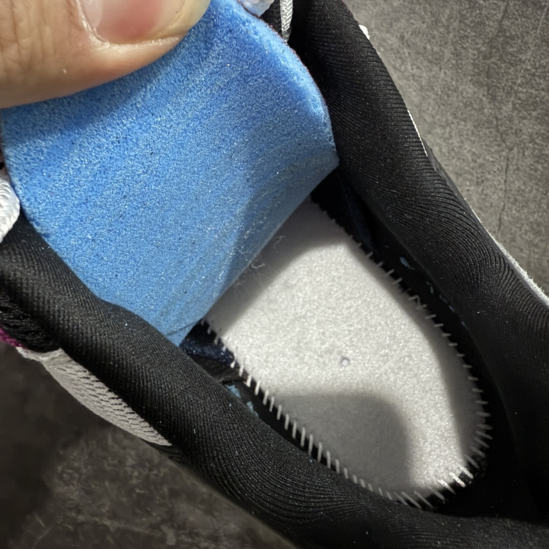 图片[8]-【顶级芯片版】Nike Air Max 95 浅灰紫色 货号：HF7545-100 顶级版 开发数月 原版开发 多道QC质检 鞋型完美复刻 原厂级别工艺 正确色卡 正确气垫蓝光 正确大底 独家私模 采用进口头层牛皮拼接 定位高端市场 行业标杆工艺 尺码：40 40.5 41 42 42.5 43 44 44.5 45 46-选品中心