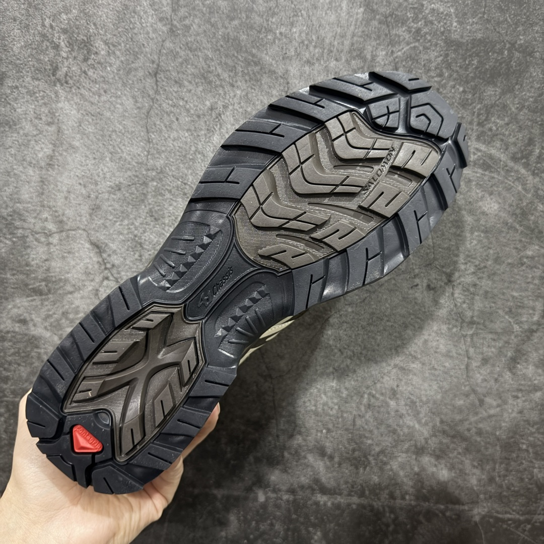 图片[9]-【绿x升级版】Salomon XT-QUEST ADV 萨洛蒙情侣款户外机能鞋 马年限定 茶马古道 492789 全新绿x升级版 品质大改进 ‼️ 全鞋改进为原厂一致材料打造 全新修长鞋型 相对老版臃肿鞋型 此版的版型更正 全新玻璃冲刀 清洁度提升 同步原版左右鞋带孔的间距加大（之前老版间距太小） 网面与鞋头材料校对一致无色差（老版网面有色差） 鞋后跟反口V字定型同步zp（老版臃肿为U字后跟反口） 鞋舌两侧鞋帮脚踝处更加直挺（之前老版往中间踏） 鞋盒黑盒改正为原版牛皮纸鞋盒 鞋头处添加☯️太极标 所有细节多次修改校正 坚持同步原版无差别 毋庸置疑全市场最好的版本💪🏻终端优势供应 尺码：36-46-选品中心