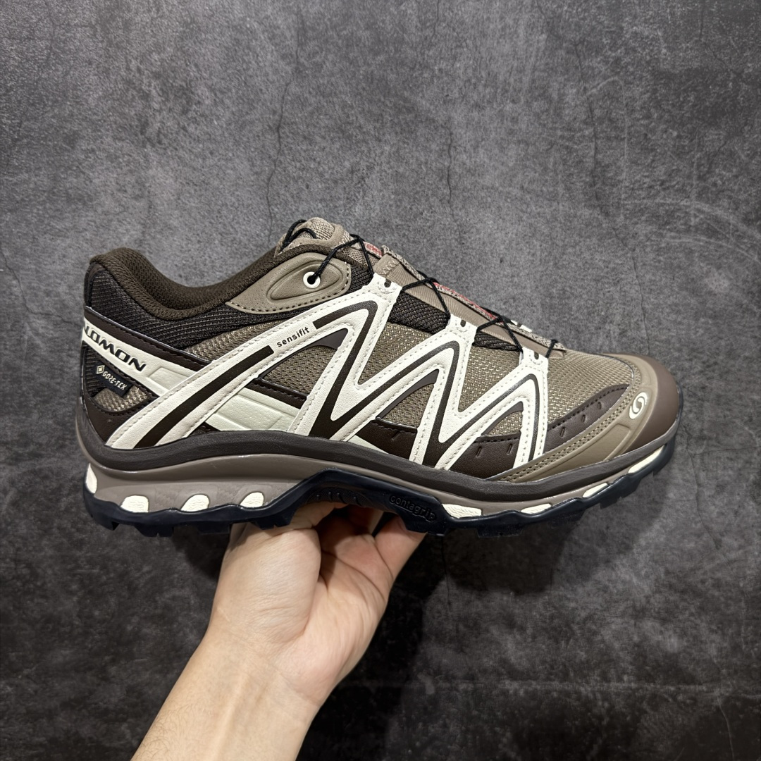 【绿x升级版】Salomon XT-QUEST ADV 萨洛蒙情侣款户外机能鞋 马年限定 茶马古道 492789 全新绿x升级版 品质大改进 ‼️ 全鞋改进为原厂一致材料打造 全新修长鞋型 相对老版臃肿鞋型 此版的版型更正 全新玻璃冲刀 清洁度提升 同步原版左右鞋带孔的间距加大(之前老版间距太小) 网面与鞋头材料校对一致无色差(老版网面有色差) 鞋后跟反口V字定型同步zp(老版臃肿为U字后跟反口) 鞋舌两侧鞋帮脚踝处更加直挺(之前老版往中间踏) 鞋盒黑盒改正为原版牛皮纸鞋盒 鞋头处添加☯️太极标 所有细节多次修改校正 坚持同步原版无差别 毋庸置疑全市场最好的版本💪🏻终端优势供应 尺码:36-46-选品中心
