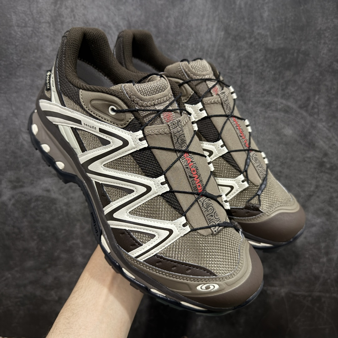【绿x升级版】Salomon XT-QUEST ADV 萨洛蒙情侣款户外机能鞋 马年限定 茶马古道 492789 全新绿x升级版 品质大改进 ‼️ 全鞋改进为原厂一致材料打造 全新修长鞋型 相对老版臃肿鞋型 此版的版型更正 全新玻璃冲刀 清洁度提升 同步原版左右鞋带孔的间距加大(之前老版间距太小) 网面与鞋头材料校对一致无色差(老版网面有色差) 鞋后跟反口V字定型同步zp(老版臃肿为U字后跟反口) 鞋舌两侧鞋帮脚踝处更加直挺(之前老版往中间踏) 鞋盒黑盒改正为原版牛皮纸鞋盒 鞋头处添加☯️太极标 所有细节多次修改校正 坚持同步原版无差别 毋庸置疑全市场最好的版本💪🏻终端优势供应 尺码:36-46-选品中心