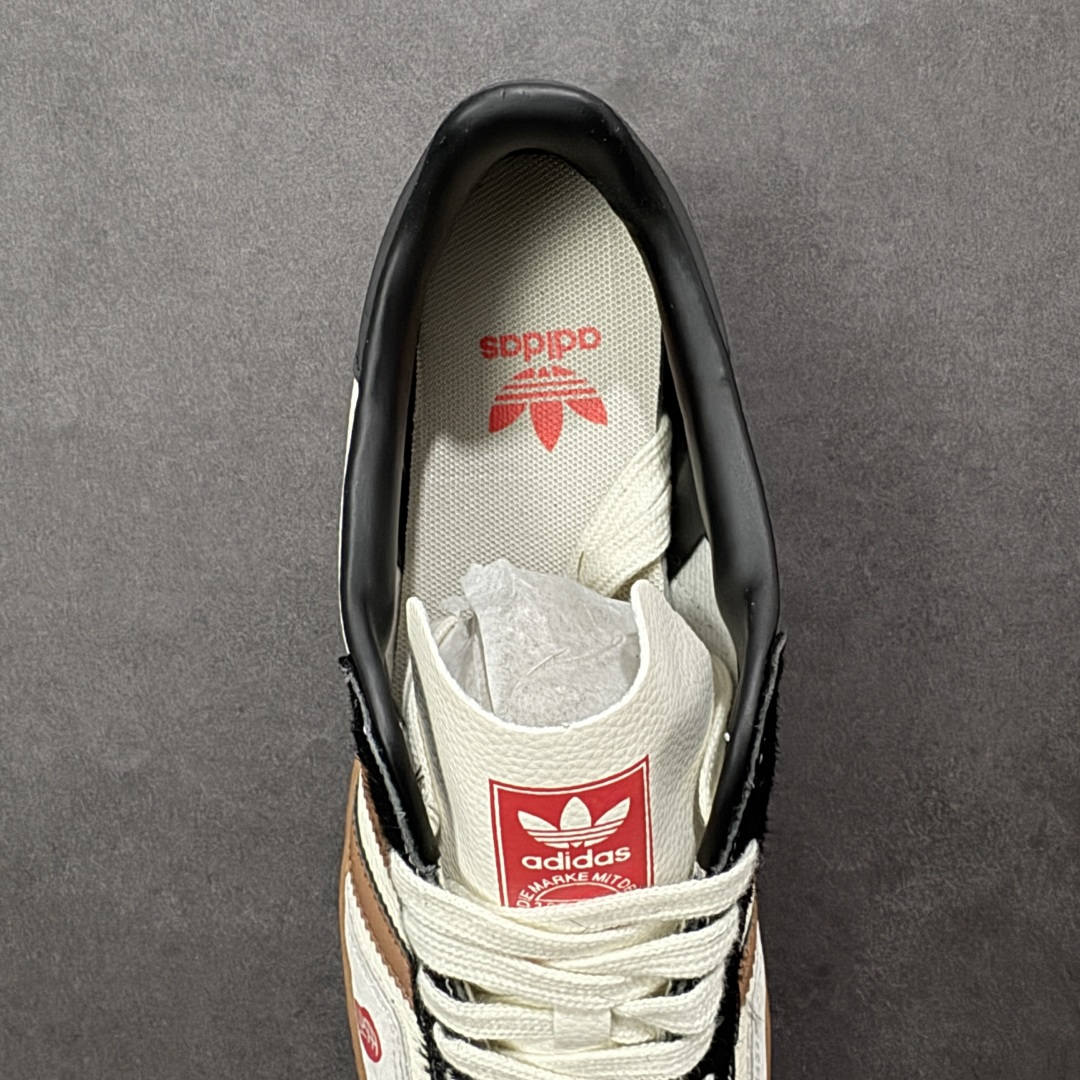 图片[7]-【定制版】马年新款海外定制限量发售 Adidas Originals GAZELLE INDOOR “马年联名限定”专为 2026 丙午马年打造的限定德训鞋，延续 adidas 经典板鞋版型，软弹中底兼顾支撑性与舒适度，鞋头的丙午印章与鞋侧的骏马剪影，点明 2026 马年专属身份，经典三道杠升级为蓝白民族风提花织带，绒面鞋面柔软亲肤，橡胶防滑大底稳当贴脚 货号：LX0904 尺码：36 36.5 37.5 38 38.5 39 40 40.5 41 42 42.5 43 44 44.5 45-选品中心