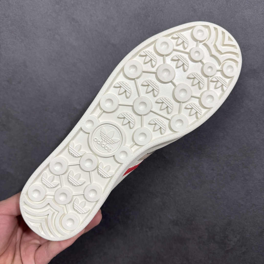 图片[9]-【定制版】马年新款海外定制限量发售 Adidas Originals GAZELLE INDOOR “马年联名限定”专为 2026 丙午马年打造的限定德训鞋，延续 adidas 经典板鞋版型，软弹中底兼顾支撑性与舒适度，鞋头的丙午印章与鞋侧的骏马剪影，点明 2026 马年专属身份，经典三道杠升级为蓝白民族风提花织带，绒面鞋面柔软亲肤，橡胶防滑大底稳当贴脚 货号：LX0905 尺码：36 36.5 37.5 38 38.5 39 40 40.5 41 42 42.5 43 44 44.5 45-选品中心