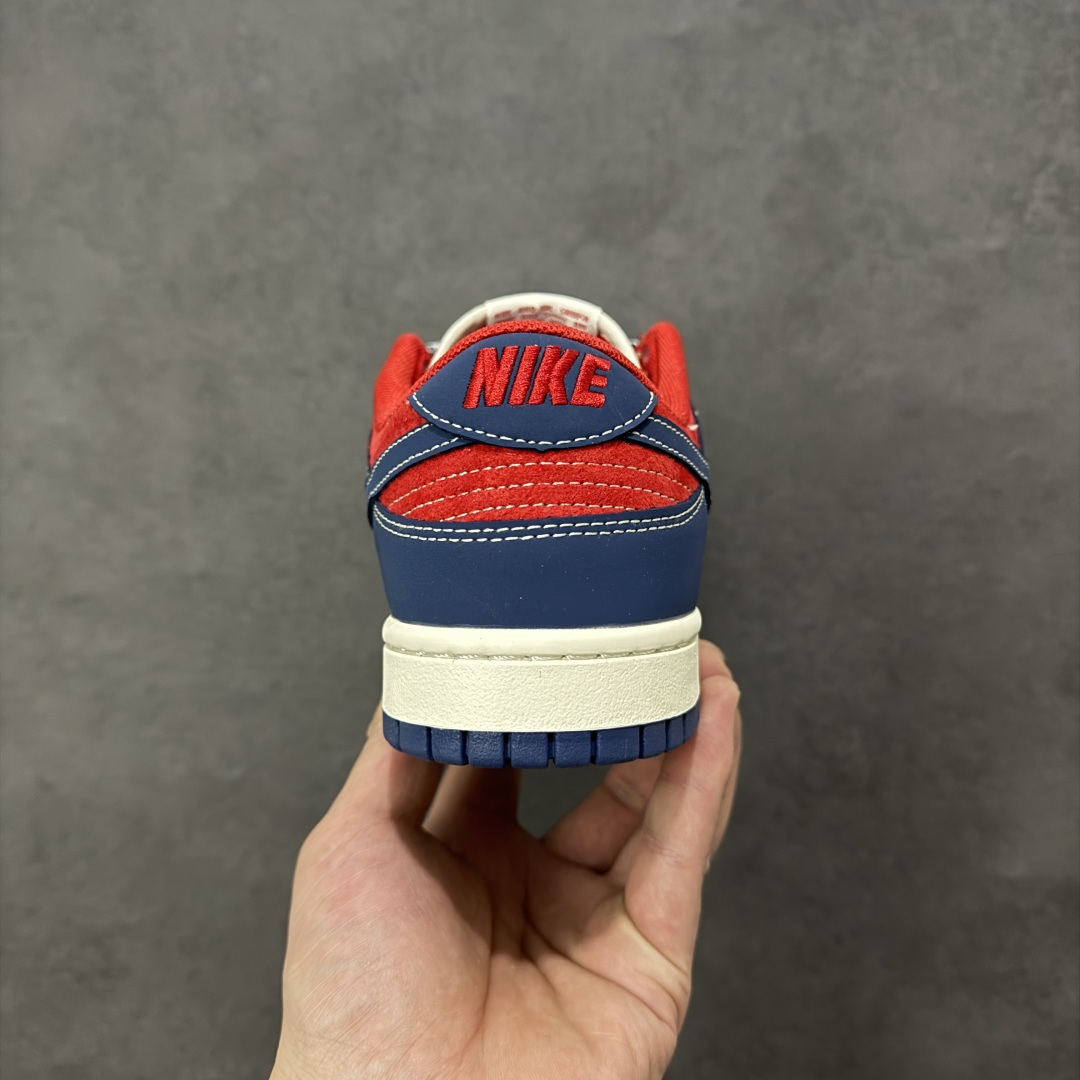 图片[4]-【定制版】2026新款定制限量发售Nike SB Dunk Low“马年联名限定——藏蓝酒红”-专属马年礼盒：鞋盒印满骏马剪影，搭配同款骏马挂饰，整套收藏仪式感拉满。 – 红蓝复古撞色：酒红翻毛皮藏蓝牛剖层革拼接，质感层次丰富，自带街头复古氛 #高端定制 低帮休闲板鞋 定制鞋盒 大厂纯原品质出货 超高清洁度 皮料切割干净无任何毛边 细节完美 货号：FF9989-021 尺码：36 36.5 37.5 38 38.5 39 40 40.5 41 42 42.5 43 44 44.5 45-选品中心