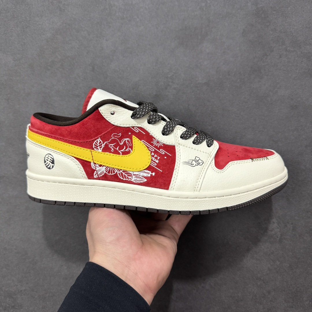 【定制版】Air Jordan 1 Low AJ1 乔1 马年限定 高端定制 低帮复古篮球鞋 #定制皮料 原厂3D打印 定制鞋盒 原楦原纸板 纯正空军版型 内置全掌气垫 货号:JP2026-165 尺码:36 36.5 37.5 38 38.5 39 40 40.5 41 42 42.5 43 44 44.5 45-选品中心