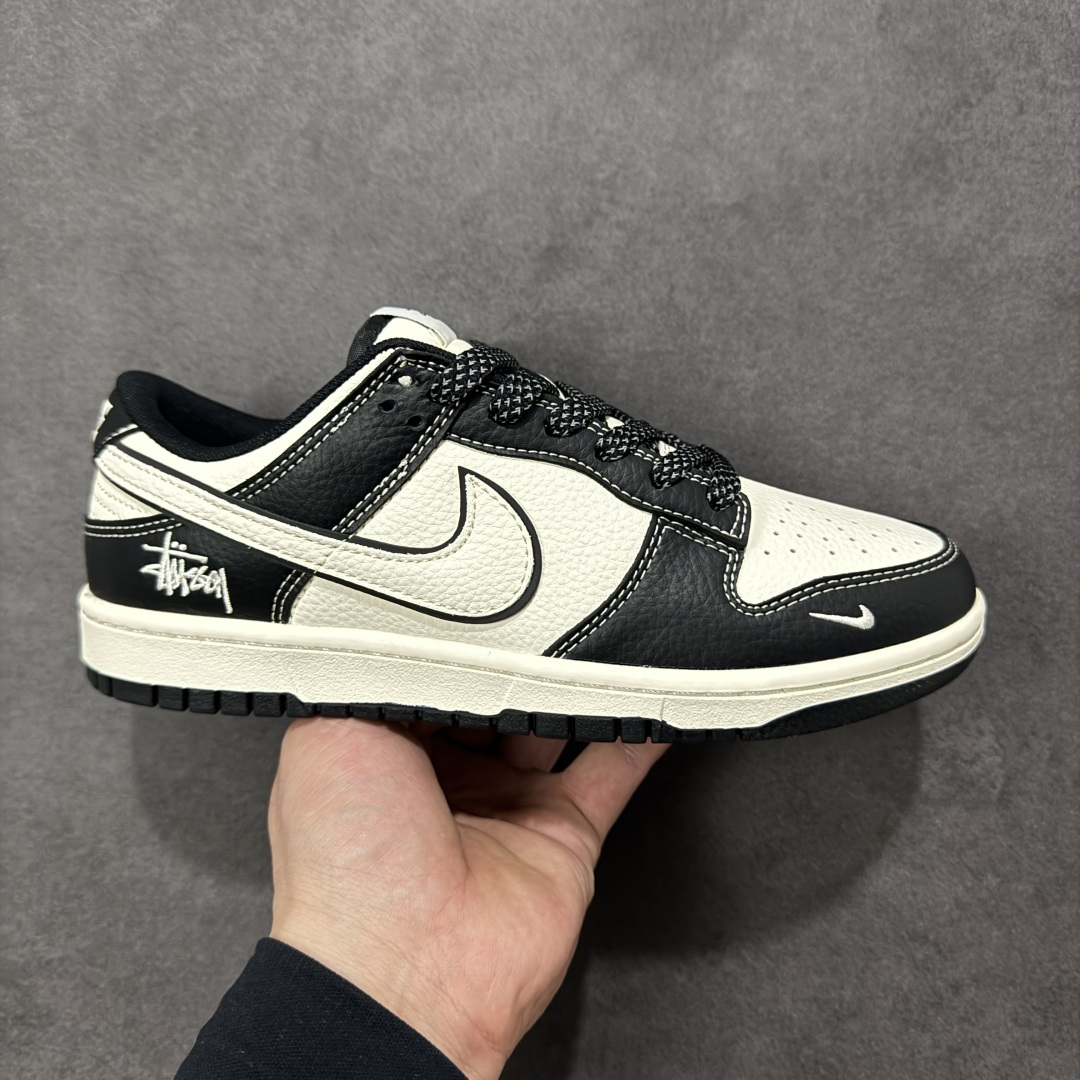 【定制版】Nike Dunk Low Retro 斯图西联名 周年高端定制 低帮休闲板鞋 #定制鞋盒 大厂纯原品质出货 超高清洁度 皮料切割干净无任何毛边 细节完美 货号:XX3168-181 尺码:36 36.5 37.5 38 38.5 39 40 40.5 41 42 42.5 43 44 44.5 45-选品中心