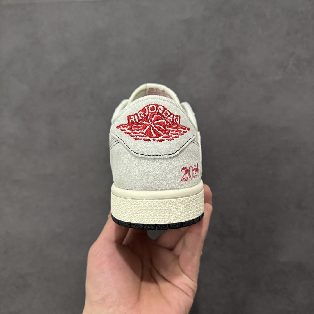 图片[4]-【定制版】Air Jordan 1 Low AJ1 乔1 马年限定 高端定制 低帮倒钩复古篮球鞋  #定制皮料 原厂3D打印 定制鞋盒 原楦原纸板 纯正空军版型 内置全掌气垫 货号：DX5688-002  尺码：36 36.5 37.5 38 38.5 39 40 40.5 41 42 42.5 43 44 44.5 45-选品中心