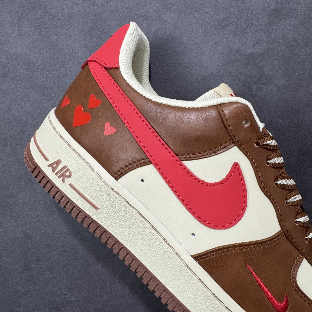 图片[6]-【定制版】NIke Air Force 1 \’07 Low “情人节限定–棕红密心” 空军一号低帮 运动鞋 休闲鞋 折边针车 工艺难度大 原楦头原纸板 高端定制鞋盒 原厂鞋底 超高清洁度 细节完美 货号：NH0601-538 尺码：36 36.5 37.5 38 38.5 39 40 40.5 41 42 42.5 43 44 44.5 45-选品中心