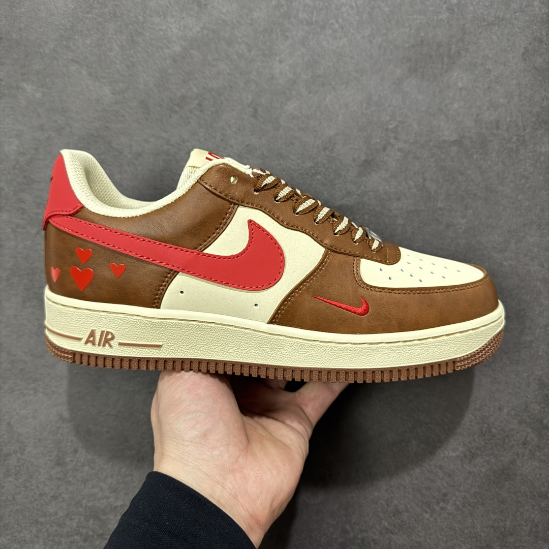 【定制版】NIke Air Force 1 \'07 Low “情人节限定--棕红密心” 空军一号低帮 运动鞋 休闲鞋 折边针车 工艺难度大 原楦头原纸板 高端定制鞋盒 原厂鞋底 超高清洁度 细节完美 货号:NH0601-538 尺码:36 36.5 37.5 38 38.5 39 40 40.5 41 42 42.5 43 44 44.5 45-选品中心
