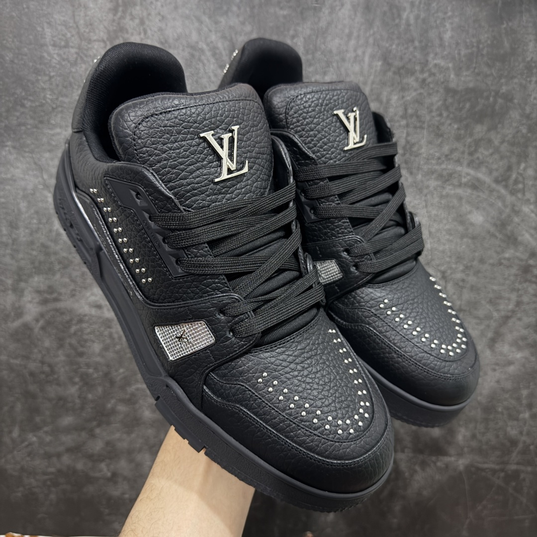 【XC版本】Louis Vuitton LV Trainer系列 新配色入库上架 市场货一堆的东西没必要做文案吹嘘 实拍如图 所见即所得 细节细揣摩 让你感受真正的好货 尺码： 39 40 41 42 43 44 45 46-选品中心