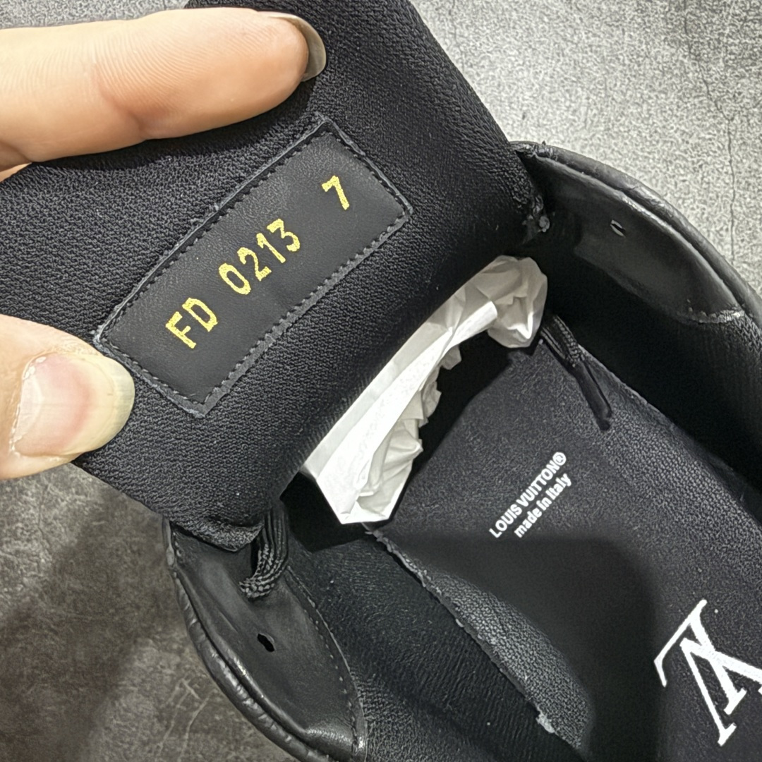 图片[7]-【XC版本】Louis Vuitton LV Trainer系列 新配色入库上架 市场货一堆的东西没必要做文案吹嘘 实拍如图 所见即所得 细节细揣摩 让你感受真正的好货 尺码： 39 40 41 42 43 44 45 46-选品中心