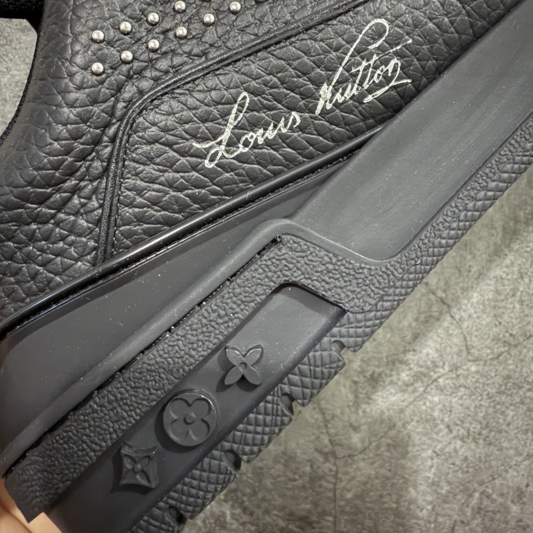 图片[3]-【XC版本】Louis Vuitton LV Trainer系列 新配色入库上架 市场货一堆的东西没必要做文案吹嘘 实拍如图 所见即所得 细节细揣摩 让你感受真正的好货 尺码： 39 40 41 42 43 44 45 46-选品中心