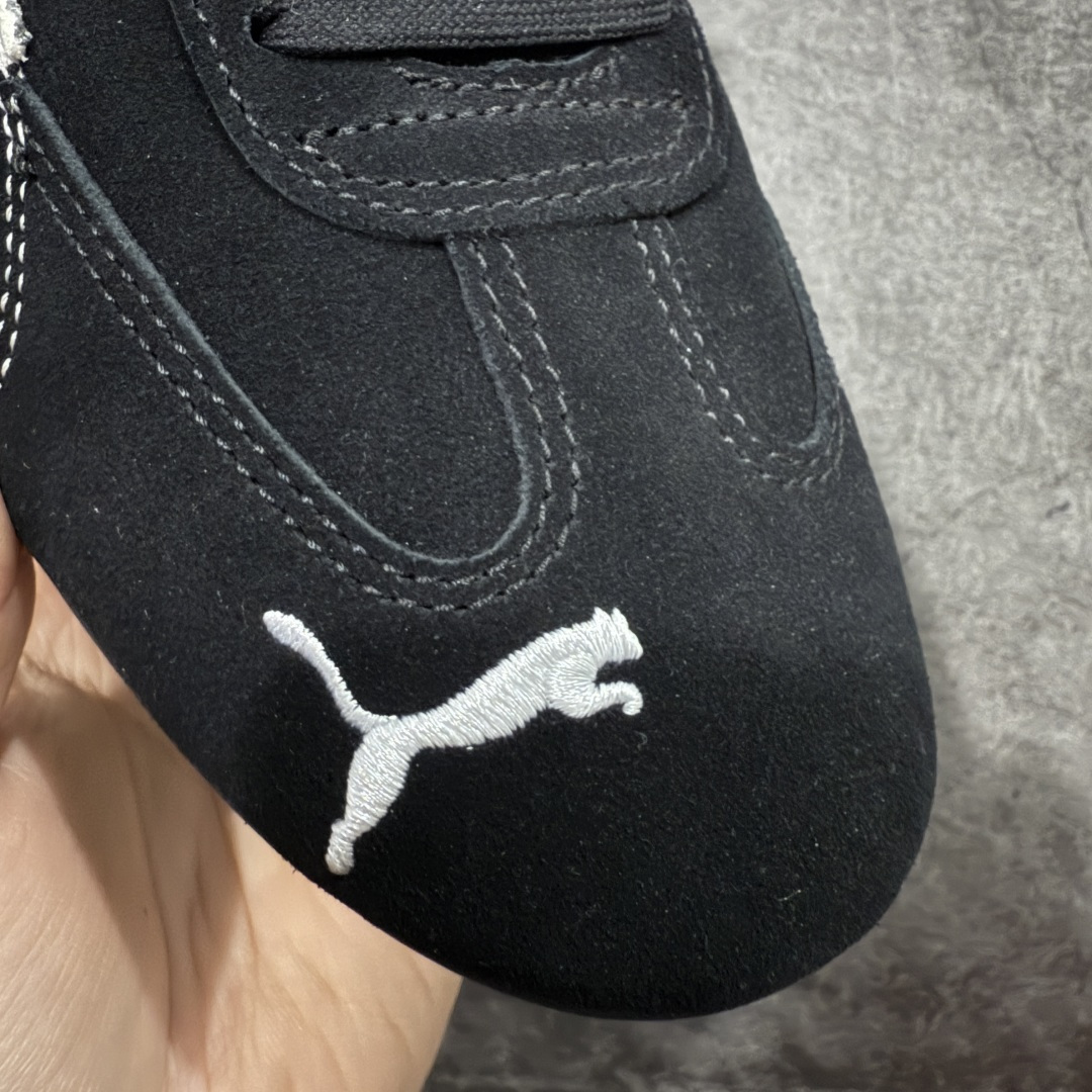 图片[5]-【XA纯原版】巴黎世家联名款Balenciaga The Open Product x Puma Speedcat 极速赛车系列彪马低帮生活休闲鞋 最高纯原版出货 1：1原材料 还原度顶级 原装档案原数据纸版楦型 原厂固色翻毛皮鞋面材质 二次成型\’猛帮\’成型工艺 正确做旧鞋面 全球知名运动品牌PUMA宝马赛车系列，融合了宝马车队的标志性配色，以趣味十足又前卫复古的设计引领潮流，将赛道精神融入街头时尚，开启前卫竞速之旅。自1978年巴伐利亚车队走上世界舞台，宝马赛车就在全球汽车制造和赛车运动领域留下了浓墨重彩的一笔。全新的两款BMW MMS Roma与BMW MMS Speedboat鞋款，均从宝马车型中汲取灵感。以黑或白为底色，融入经典配色，主打前卫复古风。Roma鞋款的鞋侧以复古的流线造型，缀以宝马经典Logo，巧妙吸睛；而Speedcat鞋款以亮眼三色条纹元素缀以舒适鞋面，赋予了独特的个性美学，演绎赛车的无尽能量 货号 406519 02 尺码 35 36 37 38 39 40 41 42 43 44 45 46 47-选品中心