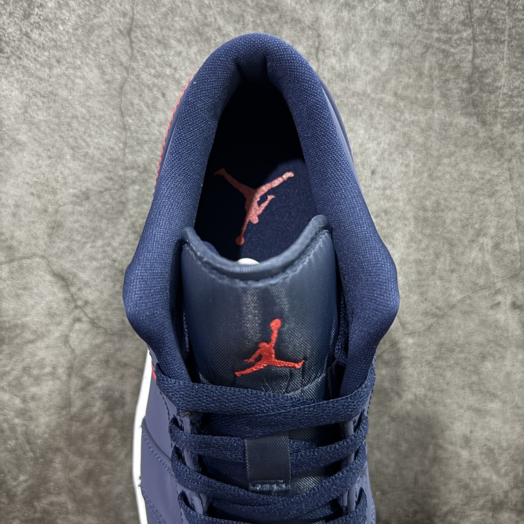 图片[8]-【DT纯原】Air Jordan 1 AJ1 乔一 低帮复古篮球鞋 男女同款 白蓝红 CZ8454-400  市面中低帮最具代表性版本没有之一 口碑大厂出品 品控大底版型不断改良更新 全套原纸板楦头开发 确保原汁原味 完美呈现版型 完美零毛边处理 原厂内置全掌气垫 价格定位良心 平台专用代工流水线出品 一眼公司既视感 拿到手的一瞬间就与众不同 碾压市面所有版本 全部原鞋开发 每一个配色都会采购原鞋确认细节 打破市面看图做货无好货之说 尺码：35.5-46-选品中心