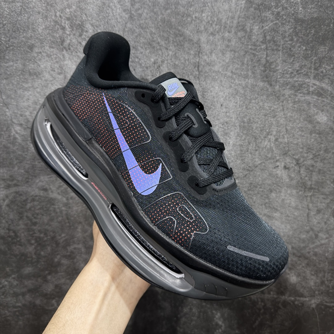 图片[3]-【XE纯原】NIKE VOMERO PREMIUM 全掌气垫缓震网面运动跑鞋 市场最强 没有之一 纯原生产线出品 原版开发 全部原材料 细节一比一打造 完美还原zp脚感 正确前后分离式两片纤维柱气垫 上下包裹超软弹泡棉 正确组合大底 区别市场通货 版型完美 鞋面材料同步原版1：1 全部原版开发校对 欢迎对比💪🏻 Nike 运用 Air技术专利，推出 Nike Pegasus Premium，沿用经典 Pegasus 系列产品深受跑者喜爱的缓震功能，并配置 Nike 首款可见式塑形 Air Zoom 气垫。 全掌可见的AirZoom首次在Pegasus系列中出现，模仿了Vaporfly的碳板曲线，增强了跑步时的流畅过渡。 货号：HM5973-002 尺码：39-46（半）-选品中心