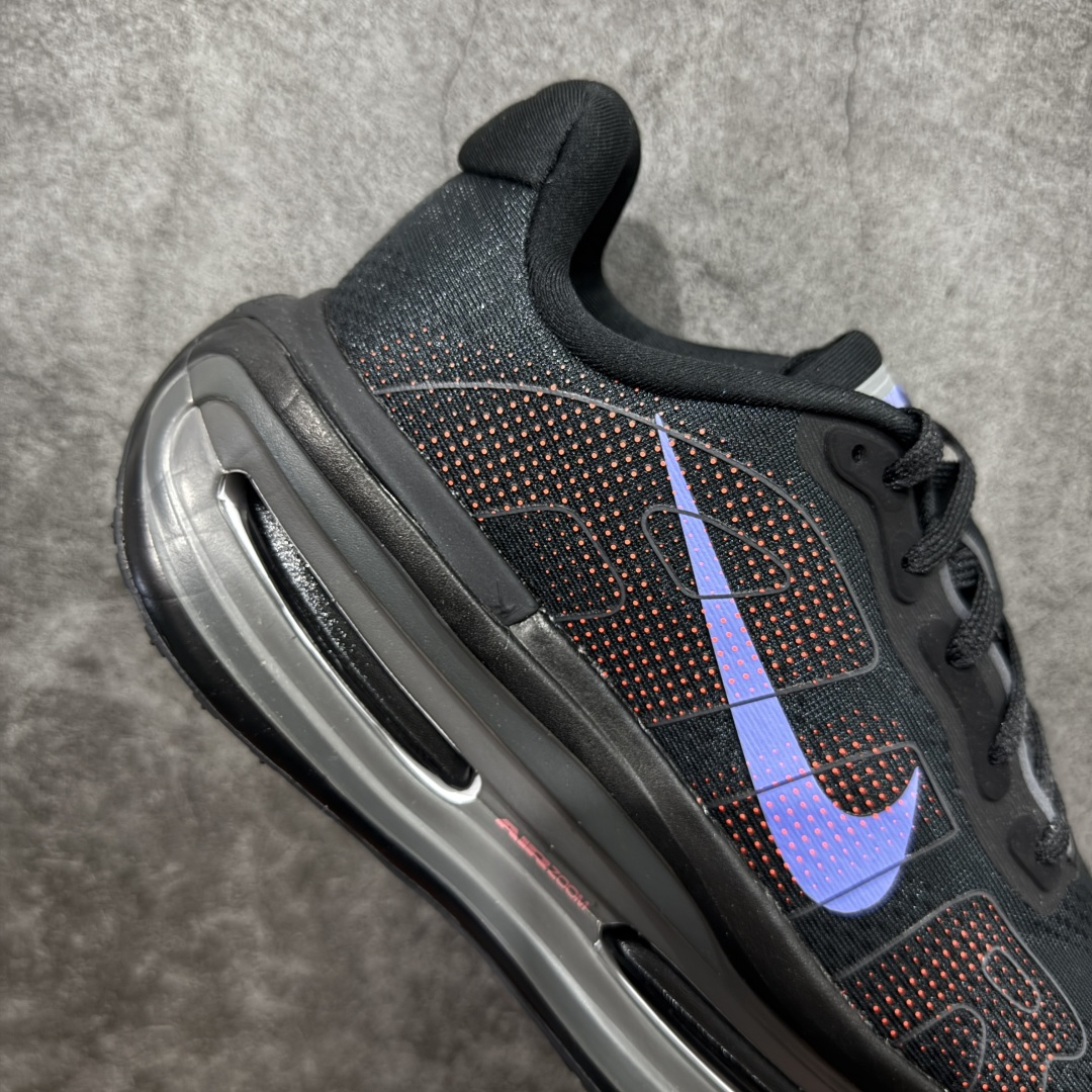 图片[7]-【XE纯原】NIKE VOMERO PREMIUM 全掌气垫缓震网面运动跑鞋 市场最强 没有之一 纯原生产线出品 原版开发 全部原材料 细节一比一打造 完美还原zp脚感 正确前后分离式两片纤维柱气垫 上下包裹超软弹泡棉 正确组合大底 区别市场通货 版型完美 鞋面材料同步原版1：1 全部原版开发校对 欢迎对比💪🏻 Nike 运用 Air技术专利，推出 Nike Pegasus Premium，沿用经典 Pegasus 系列产品深受跑者喜爱的缓震功能，并配置 Nike 首款可见式塑形 Air Zoom 气垫。 全掌可见的AirZoom首次在Pegasus系列中出现，模仿了Vaporfly的碳板曲线，增强了跑步时的流畅过渡。 货号：HM5973-002 尺码：39-46（半）-选品中心