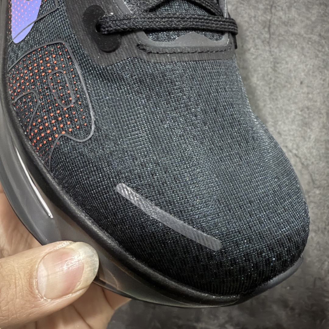 图片[5]-【XE纯原】NIKE VOMERO PREMIUM 全掌气垫缓震网面运动跑鞋 市场最强 没有之一 纯原生产线出品 原版开发 全部原材料 细节一比一打造 完美还原zp脚感 正确前后分离式两片纤维柱气垫 上下包裹超软弹泡棉 正确组合大底 区别市场通货 版型完美 鞋面材料同步原版1：1 全部原版开发校对 欢迎对比💪🏻 Nike 运用 Air技术专利，推出 Nike Pegasus Premium，沿用经典 Pegasus 系列产品深受跑者喜爱的缓震功能，并配置 Nike 首款可见式塑形 Air Zoom 气垫。 全掌可见的AirZoom首次在Pegasus系列中出现，模仿了Vaporfly的碳板曲线，增强了跑步时的流畅过渡。 货号：HM5973-002 尺码：39-46（半）-选品中心