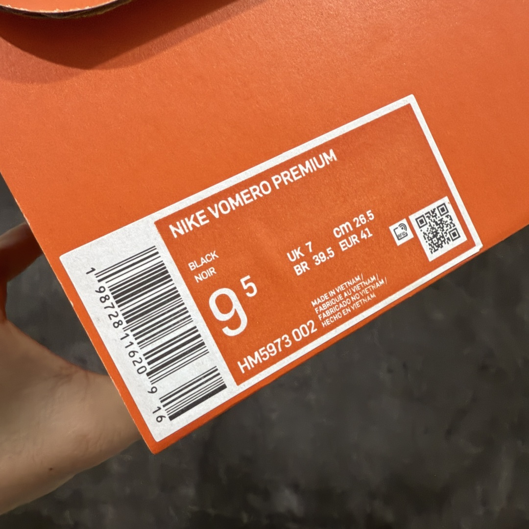 图片[10]-【XE纯原】NIKE VOMERO PREMIUM 全掌气垫缓震网面运动跑鞋 市场最强 没有之一 纯原生产线出品 原版开发 全部原材料 细节一比一打造 完美还原zp脚感 正确前后分离式两片纤维柱气垫 上下包裹超软弹泡棉 正确组合大底 区别市场通货 版型完美 鞋面材料同步原版1：1 全部原版开发校对 欢迎对比💪🏻 Nike 运用 Air技术专利，推出 Nike Pegasus Premium，沿用经典 Pegasus 系列产品深受跑者喜爱的缓震功能，并配置 Nike 首款可见式塑形 Air Zoom 气垫。 全掌可见的AirZoom首次在Pegasus系列中出现，模仿了Vaporfly的碳板曲线，增强了跑步时的流畅过渡。 货号：HM5973-002 尺码：39-46（半）-选品中心