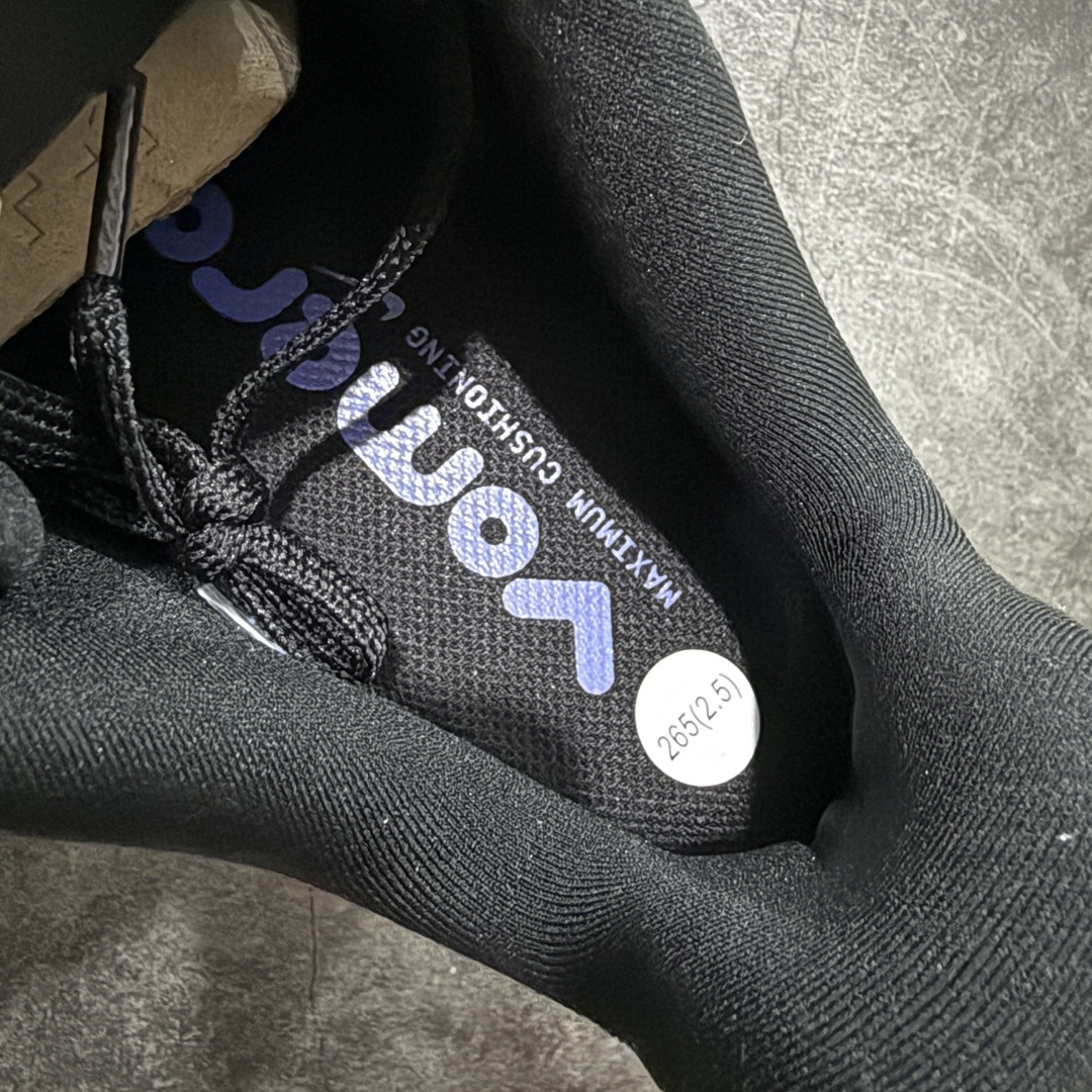 图片[7]-【XE纯原】NIKE VOMERO PREMIUM 全掌气垫缓震网面运动跑鞋 市场最强 没有之一 纯原生产线出品 原版开发 全部原材料 细节一比一打造 完美还原zp脚感 正确前后分离式两片纤维柱气垫 上下包裹超软弹泡棉 正确组合大底 区别市场通货 版型完美 鞋面材料同步原版1：1 全部原版开发校对 欢迎对比💪🏻 Nike 运用 Air技术专利，推出 Nike Pegasus Premium，沿用经典 Pegasus 系列产品深受跑者喜爱的缓震功能，并配置 Nike 首款可见式塑形 Air Zoom 气垫。 全掌可见的AirZoom首次在Pegasus系列中出现，模仿了Vaporfly的碳板曲线，增强了跑步时的流畅过渡。 货号：HM5973-002 尺码：39-46（半）-选品中心