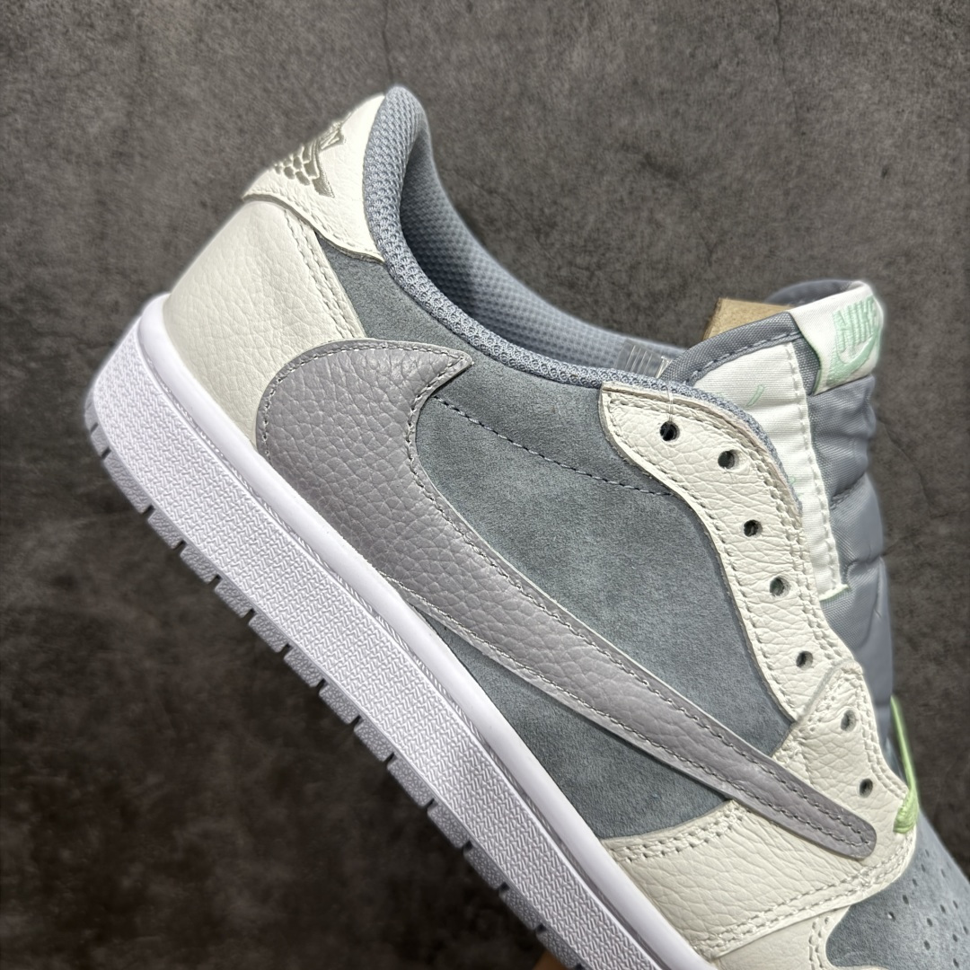 图片[7]-【原厂版】Air Jordan 1 x Travis Scott AJ1 x TS联名米灰绿倒钩低帮 HQ2004-400 超级强悍品质 可对比市场各大纯原版本 专业aj大厂出品 对细节的把控毋庸置疑 材料也是用最接近原鞋的头层皮料 所有地方都没有做到减配 原厂鞋楦打造完美鞋型 整体鞋型以及后跟做的弧度做的非常好 鞋带为原厂打蜡鞋带 粗细程度同步原鞋 裁片清洁度到位 无明显瑕疵毛边 免修产品 正确针车 该重针 该有尖角的地方都有做到 鞋价格非常香 转手可闭眼卖高价 到手各位就知道货有多好 绝对秒杀一切同价格货品 尺码：40-47.5-选品中心