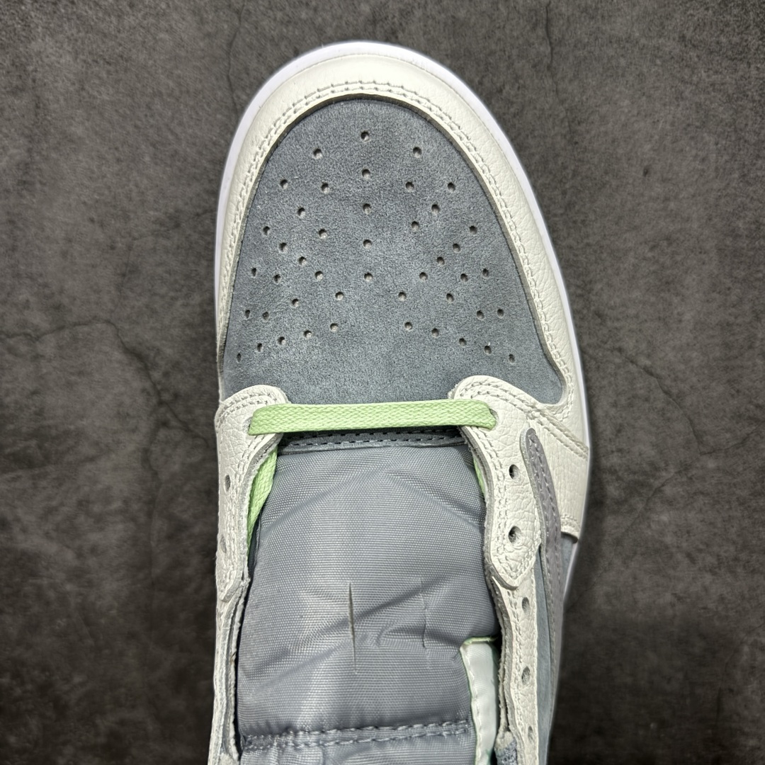 图片[5]-【原厂版】Air Jordan 1 x Travis Scott AJ1 x TS联名米灰绿倒钩低帮 HQ2004-400 超级强悍品质 可对比市场各大纯原版本 专业aj大厂出品 对细节的把控毋庸置疑 材料也是用最接近原鞋的头层皮料 所有地方都没有做到减配 原厂鞋楦打造完美鞋型 整体鞋型以及后跟做的弧度做的非常好 鞋带为原厂打蜡鞋带 粗细程度同步原鞋 裁片清洁度到位 无明显瑕疵毛边 免修产品 正确针车 该重针 该有尖角的地方都有做到 鞋价格非常香 转手可闭眼卖高价 到手各位就知道货有多好 绝对秒杀一切同价格货品 尺码：40-47.5-选品中心