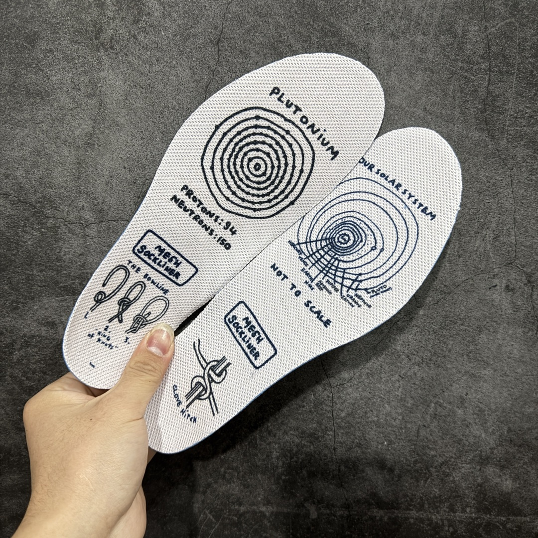 图片[9]-【GX纯原】Tom Sachs x NK Craft Mars Yard 2.0 联名宇航员神游太空百搭休闲运动透气慢跑鞋 复古做旧黄红勾 目前市场最正确版本 原厂网面 正确钩子刷漆 区别市场一眼假刷漆钩子 真碳板大底 版型完美 细节到位 经过五年时间的等待，被视为神级球鞋之作的 Craft Mars Yard 终于以 2.0 的姿态回归。艺术家 Tom Sachs 在延续经典外观与配色组合的同时，将Craft Mars Yard 进行全面升级，以更加透气的涤纶经编针织网眼取代之前的特殊 Vectran 材质，并在鞋面上加入 X 型走线提高耐磨特性，而经过改良之后的 SFB 特种部队靴大底亦更加适合在城市环境着用，此外网面层和软木层的双内底设计更是为营造赤脚穿着体验特别优化 货号：IF2885 100 尺码：36 36.5 37.5 38 38.5 39 40 40.5 41 42 42.5 43 44 45 46-选品中心