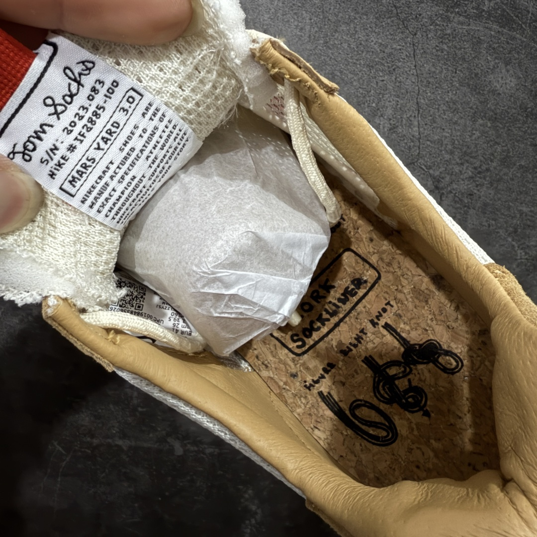 图片[6]-【GX纯原】Tom Sachs x NK Craft Mars Yard 2.0 联名宇航员神游太空百搭休闲运动透气慢跑鞋 复古做旧黄红勾 目前市场最正确版本 原厂网面 正确钩子刷漆 区别市场一眼假刷漆钩子 真碳板大底 版型完美 细节到位 经过五年时间的等待，被视为神级球鞋之作的 Craft Mars Yard 终于以 2.0 的姿态回归。艺术家 Tom Sachs 在延续经典外观与配色组合的同时，将Craft Mars Yard 进行全面升级，以更加透气的涤纶经编针织网眼取代之前的特殊 Vectran 材质，并在鞋面上加入 X 型走线提高耐磨特性，而经过改良之后的 SFB 特种部队靴大底亦更加适合在城市环境着用，此外网面层和软木层的双内底设计更是为营造赤脚穿着体验特别优化 货号：IF2885 100 尺码：36 36.5 37.5 38 38.5 39 40 40.5 41 42 42.5 43 44 45 46-选品中心