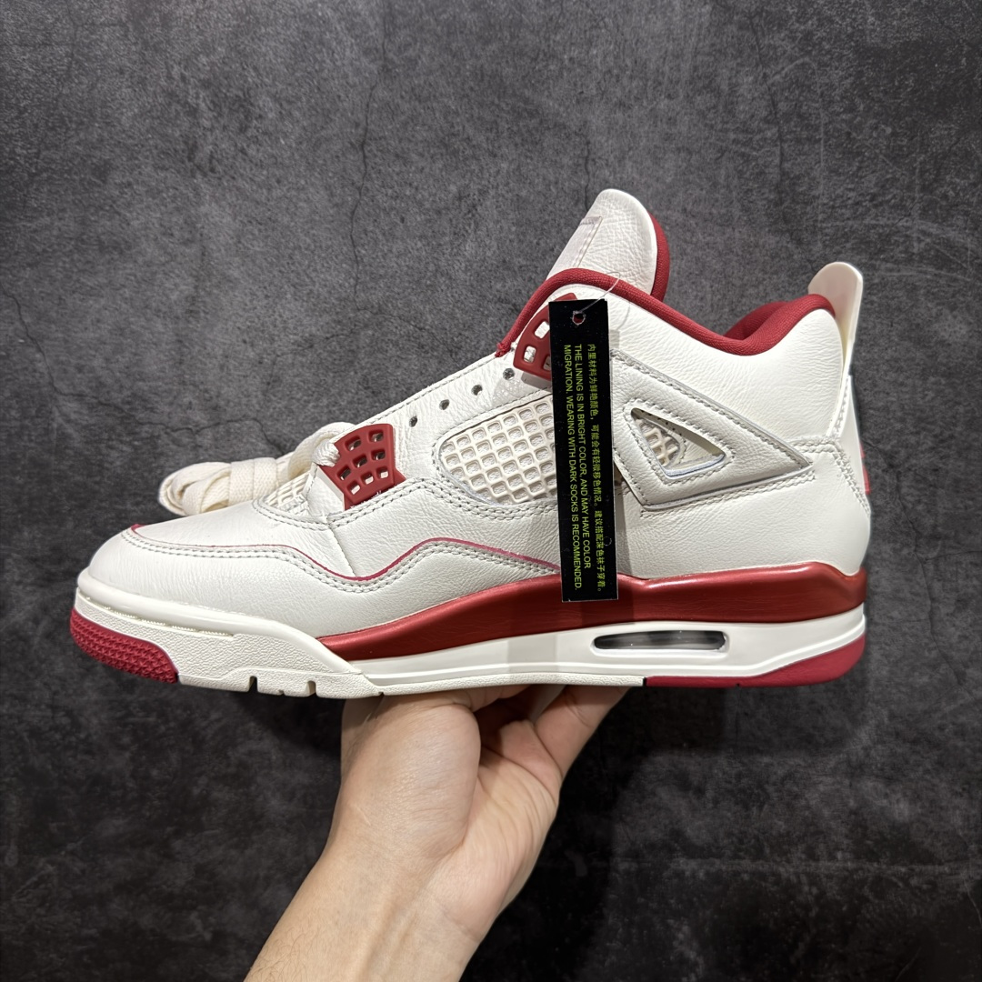 图片[2]-【GX纯原版】Air Jordan 4 Retro \”Valentine\’s Day\” AJ4 乔丹4代红色情人节 货号：HV0823-108 大厂出品 原厂原材料打造 市场天花板级别货品 欢迎对比品鉴‼️ 鞋身整体以米白色皮革为主，搭配米白色的鞋带，让鞋子看起来更有整体感。鞋侧身米白色格网透出米白色内层，鞋舌顶端米白的标签，以红色Jumpman Logoo以及Flight刺绣字样，彰显球鞋身份；鞋带孔部位的TPU装饰采用红色呈现，更具细节感。鞋帮部分和后跟位置的提环使用米白色TPU材质，给鞋身带来更多色彩层次感；最特别的地方还是鞋舌内侧和鞋垫上，加入了口红唇印图案，进一步烘托情人节的甜蜜气氛。后跟及外底Jumpman Loggo均采用红色点缀，中底使用红色妆点，复古米白色橡胶外底的设计，最后以搭载有开窗式Air Sole气垫的中底进行收尾。 货号：HV0823-108 尺码： 40 40.5 41 42 42.5 43 44 44.5 45 46 47.5 48.5-选品中心