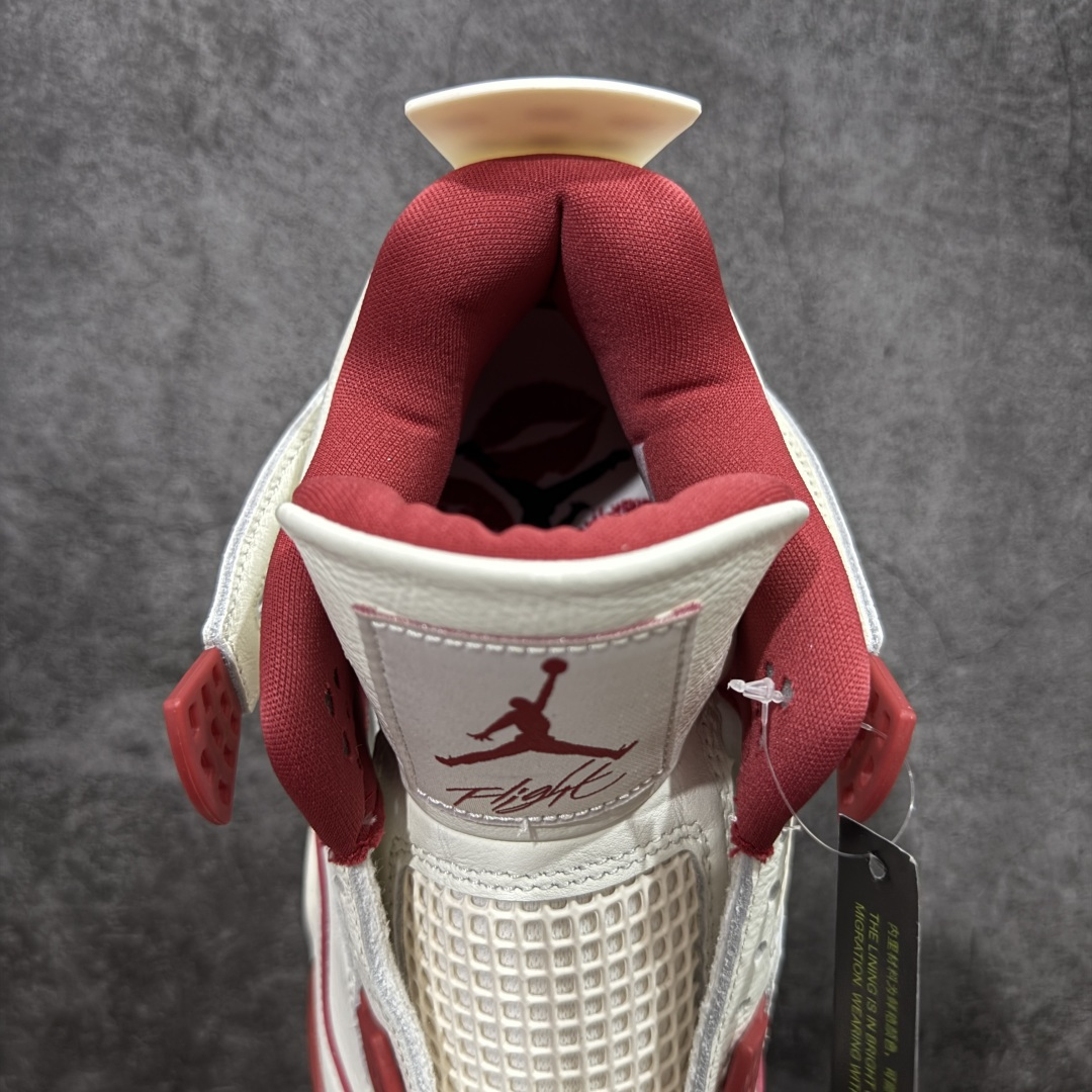 图片[8]-【GX纯原版】Air Jordan 4 Retro \”Valentine\’s Day\” AJ4 乔丹4代红色情人节 货号：HV0823-108 大厂出品 原厂原材料打造 市场天花板级别货品 欢迎对比品鉴‼️ 鞋身整体以米白色皮革为主，搭配米白色的鞋带，让鞋子看起来更有整体感。鞋侧身米白色格网透出米白色内层，鞋舌顶端米白的标签，以红色Jumpman Logoo以及Flight刺绣字样，彰显球鞋身份；鞋带孔部位的TPU装饰采用红色呈现，更具细节感。鞋帮部分和后跟位置的提环使用米白色TPU材质，给鞋身带来更多色彩层次感；最特别的地方还是鞋舌内侧和鞋垫上，加入了口红唇印图案，进一步烘托情人节的甜蜜气氛。后跟及外底Jumpman Loggo均采用红色点缀，中底使用红色妆点，复古米白色橡胶外底的设计，最后以搭载有开窗式Air Sole气垫的中底进行收尾。 货号：HV0823-108 尺码： 40 40.5 41 42 42.5 43 44 44.5 45 46 47.5 48.5-选品中心