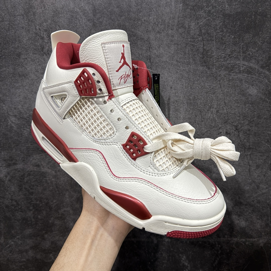 图片[3]-【GX纯原版】Air Jordan 4 Retro \”Valentine\’s Day\” AJ4 乔丹4代红色情人节 货号：HV0823-108 大厂出品 原厂原材料打造 市场天花板级别货品 欢迎对比品鉴‼️ 鞋身整体以米白色皮革为主，搭配米白色的鞋带，让鞋子看起来更有整体感。鞋侧身米白色格网透出米白色内层，鞋舌顶端米白的标签，以红色Jumpman Logoo以及Flight刺绣字样，彰显球鞋身份；鞋带孔部位的TPU装饰采用红色呈现，更具细节感。鞋帮部分和后跟位置的提环使用米白色TPU材质，给鞋身带来更多色彩层次感；最特别的地方还是鞋舌内侧和鞋垫上，加入了口红唇印图案，进一步烘托情人节的甜蜜气氛。后跟及外底Jumpman Loggo均采用红色点缀，中底使用红色妆点，复古米白色橡胶外底的设计，最后以搭载有开窗式Air Sole气垫的中底进行收尾。 货号：HV0823-108 尺码： 40 40.5 41 42 42.5 43 44 44.5 45 46 47.5 48.5-选品中心