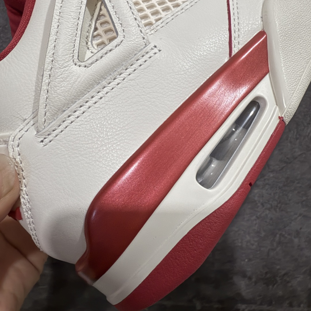 图片[3]-【GX纯原版】Air Jordan 4 Retro \”Valentine\’s Day\” AJ4 乔丹4代红色情人节 货号：HV0823-108 大厂出品 原厂原材料打造 市场天花板级别货品 欢迎对比品鉴‼️ 鞋身整体以米白色皮革为主，搭配米白色的鞋带，让鞋子看起来更有整体感。鞋侧身米白色格网透出米白色内层，鞋舌顶端米白的标签，以红色Jumpman Logoo以及Flight刺绣字样，彰显球鞋身份；鞋带孔部位的TPU装饰采用红色呈现，更具细节感。鞋帮部分和后跟位置的提环使用米白色TPU材质，给鞋身带来更多色彩层次感；最特别的地方还是鞋舌内侧和鞋垫上，加入了口红唇印图案，进一步烘托情人节的甜蜜气氛。后跟及外底Jumpman Loggo均采用红色点缀，中底使用红色妆点，复古米白色橡胶外底的设计，最后以搭载有开窗式Air Sole气垫的中底进行收尾。 货号：HV0823-108 尺码： 40 40.5 41 42 42.5 43 44 44.5 45 46 47.5 48.5-选品中心