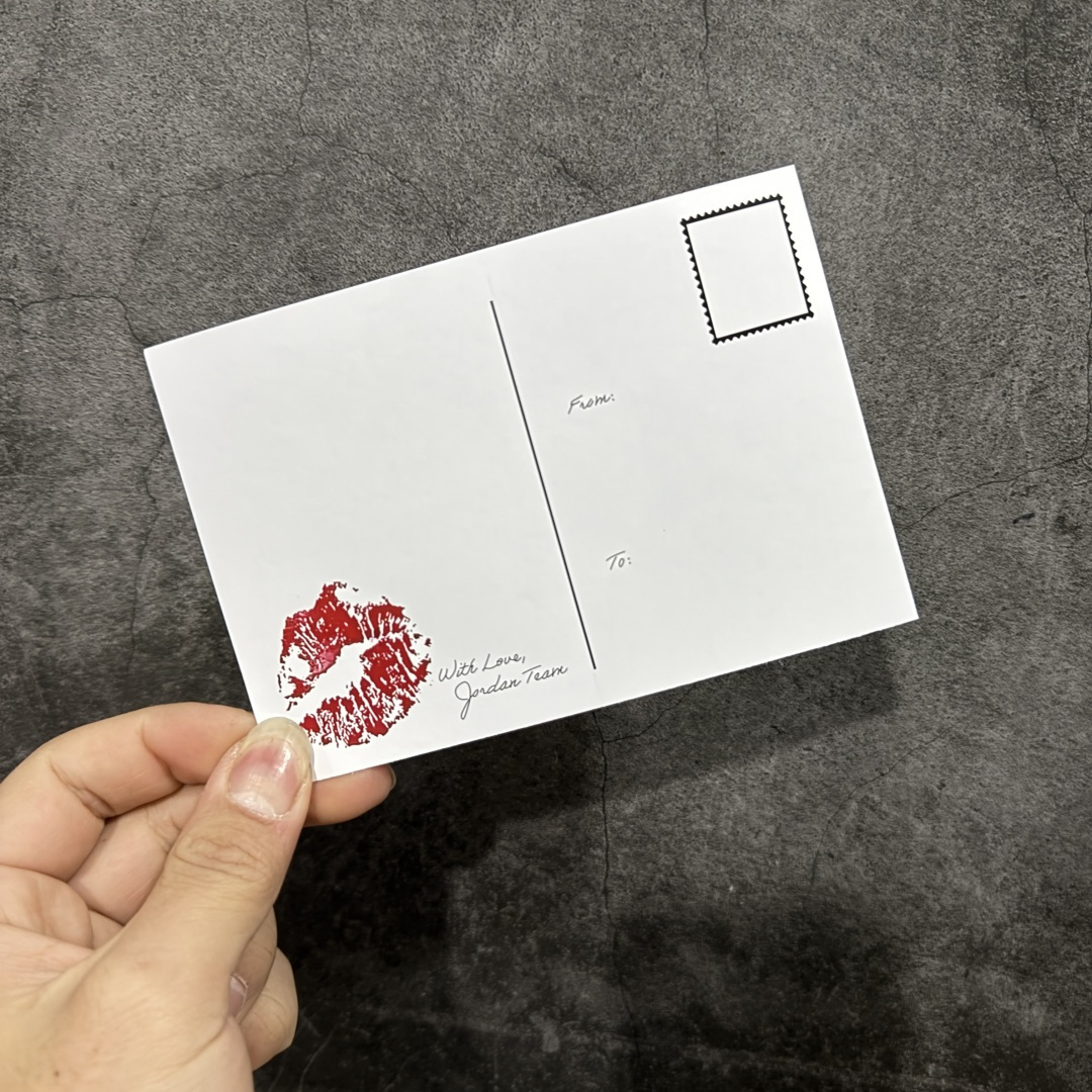 图片[12]-【GX纯原版】Air Jordan 4 Retro \”Valentine\’s Day\” AJ4 乔丹4代红色情人节 货号：HV0823-108 大厂出品 原厂原材料打造 市场天花板级别货品 欢迎对比品鉴‼️ 鞋身整体以米白色皮革为主，搭配米白色的鞋带，让鞋子看起来更有整体感。鞋侧身米白色格网透出米白色内层，鞋舌顶端米白的标签，以红色Jumpman Logoo以及Flight刺绣字样，彰显球鞋身份；鞋带孔部位的TPU装饰采用红色呈现，更具细节感。鞋帮部分和后跟位置的提环使用米白色TPU材质，给鞋身带来更多色彩层次感；最特别的地方还是鞋舌内侧和鞋垫上，加入了口红唇印图案，进一步烘托情人节的甜蜜气氛。后跟及外底Jumpman Loggo均采用红色点缀，中底使用红色妆点，复古米白色橡胶外底的设计，最后以搭载有开窗式Air Sole气垫的中底进行收尾。 货号：HV0823-108 尺码： 40 40.5 41 42 42.5 43 44 44.5 45 46 47.5 48.5-选品中心