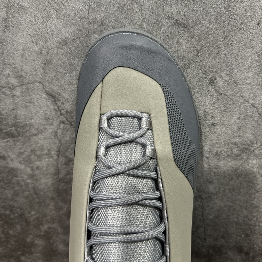 图片[5]-【正确版】Arcteryx始祖鸟 Konseal Shoe 舒适 防滑耐磨透气支撑抓地 登山鞋 正确原盒 全鞋采用头层麂皮 耐磨防滑黄金V底 莞产高品质 区别市场通货 代购指定版本 原数据开发 不掉标 正确高频字体 鸟爪细节完美 区别市场公版货 错误字体货 中底带钢印上脚舒适轻便无负重感 四季百搭 始祖鸟 KONSEAL 轻量户外鞋，这双鞋，不仅仅可以穿着逛街上班，更可以穿着徒步旅游甚至攀岩！说实话，没多少人真的会去攀岩，经我们试穿，这双鞋，日常穿也是非常舒服轻便！搭配日常的衣服完全不违和！结构中底TPU底盘，保护双脚。配置3D模具保护双脚+一体化系带系统，鞋面防撕裂网布、TPU保护膜和牛巴革合成面料，喜欢放心入！这种类型的鞋子咱们家超难得遇到一次，喜欢一定不要错过 尺码：39-45-选品中心