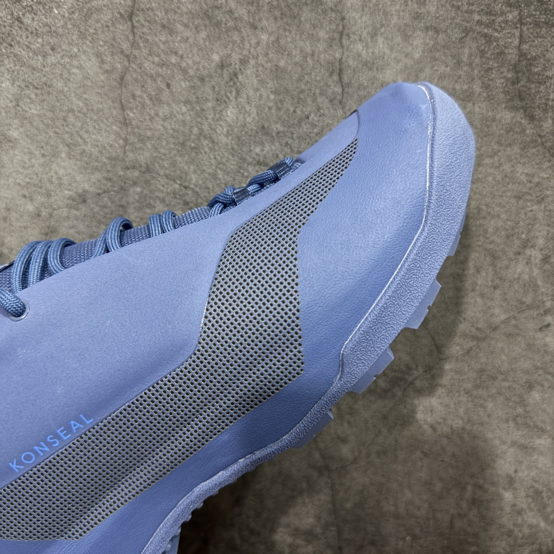 图片[6]-【正确版】Arcteryx始祖鸟 Konseal Shoe 舒适 防滑耐磨透气支撑抓地 登山鞋 正确原盒 全鞋采用头层麂皮 耐磨防滑黄金V底 莞产高品质 区别市场通货 代购指定版本 原数据开发 不掉标 正确高频字体 鸟爪细节完美 区别市场公版货 错误字体货 中底带钢印上脚舒适轻便无负重感 四季百搭 始祖鸟 KONSEAL 轻量户外鞋，这双鞋，不仅仅可以穿着逛街上班，更可以穿着徒步旅游甚至攀岩！说实话，没多少人真的会去攀岩，经我们试穿，这双鞋，日常穿也是非常舒服轻便！搭配日常的衣服完全不违和！结构中底TPU底盘，保护双脚。配置3D模具保护双脚+一体化系带系统，鞋面防撕裂网布、TPU保护膜和牛巴革合成面料，喜欢放心入！这种类型的鞋子咱们家超难得遇到一次，喜欢一定不要错过 尺码：39-45-选品中心